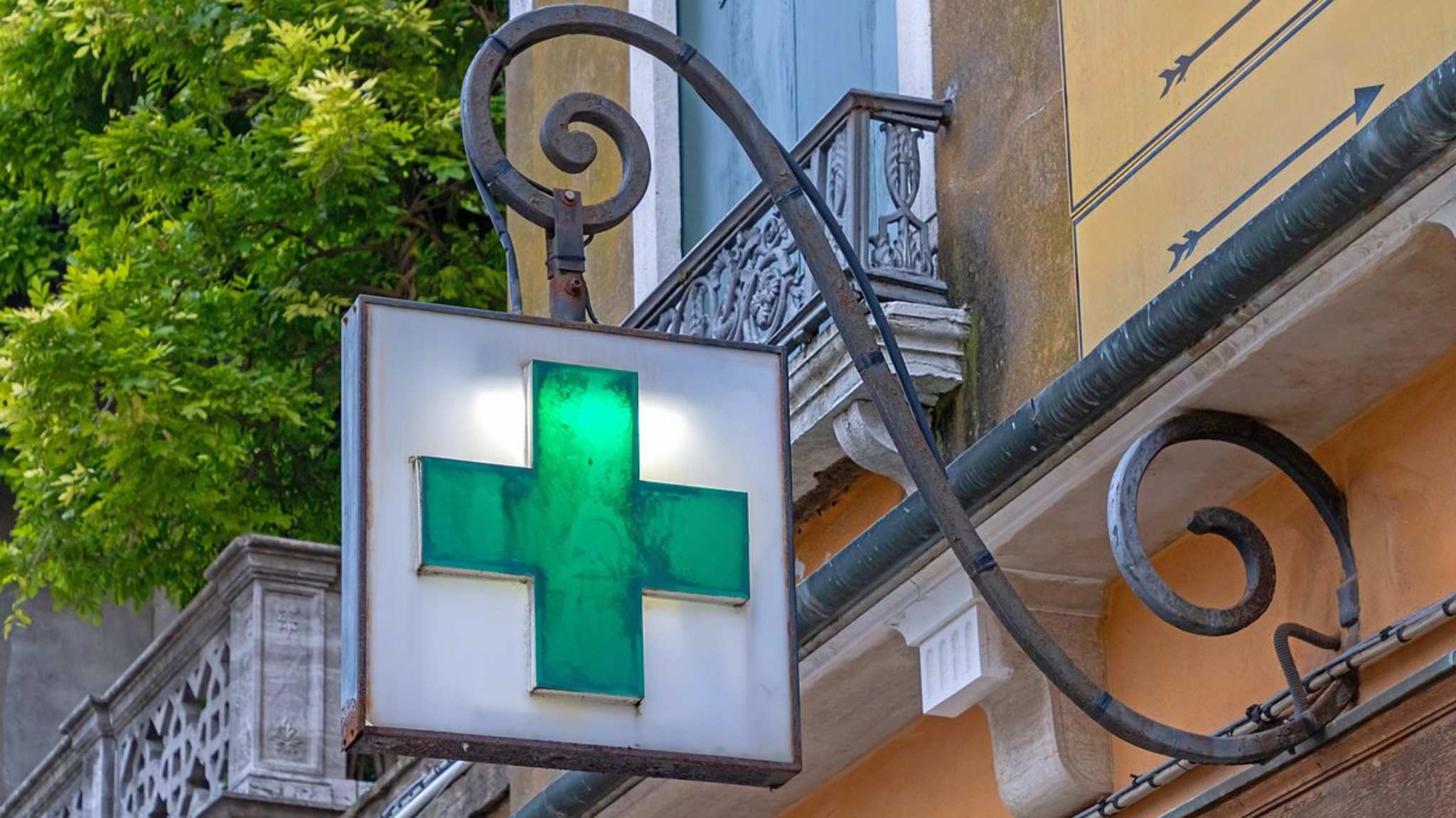 Nicht alles, was in Deine Reiseapotheke gehört, bekommst du selbstverständlich auch im Ausland.  © ttatty/iStock via Getty Images