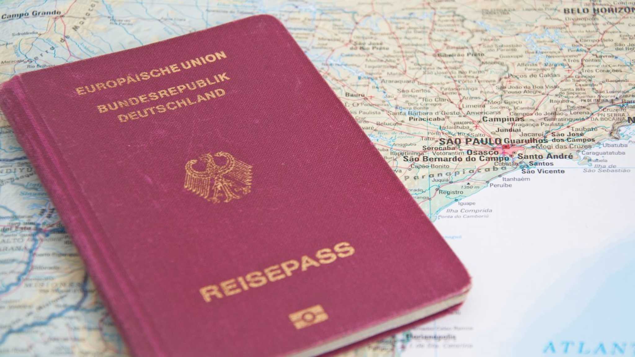 Der deutsche Reisepass gehört zu den mächtigsten Reisedokumenten der Welt. © nodramallama/iStock via Getty Images