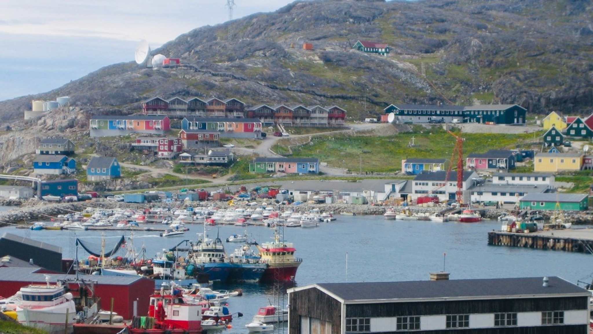 Das grönländische Qaqortoq hat seit Kurzem einen eigenen Flughafen. © stephen reid/iStock via Getty Images
