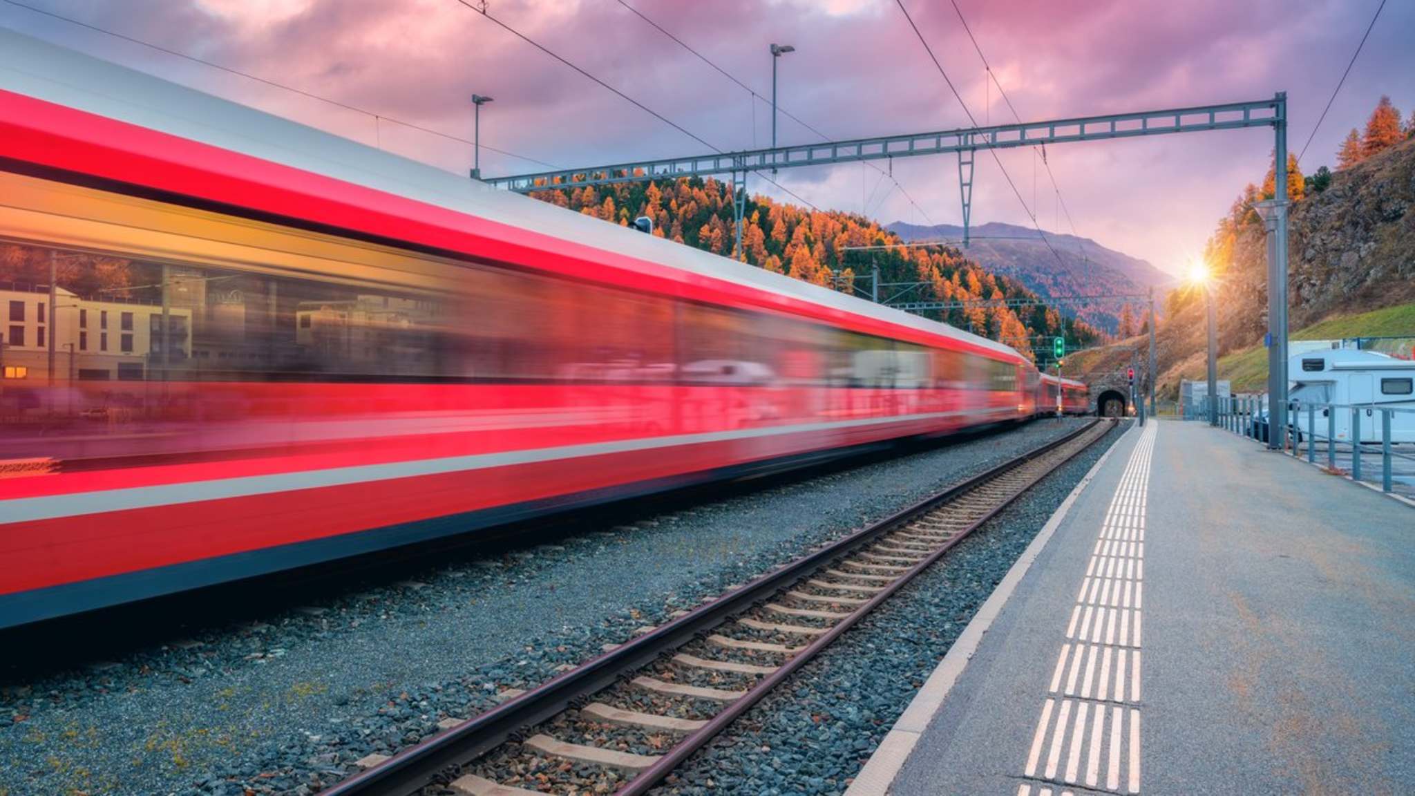 Abhängig vom Abfahrtsbahnhof lassen sich zahlreiche europäische Städte in deutlich weniger als fünf Stunden per Bahn erreichen. © den-belitsky/iStock via Getty Images