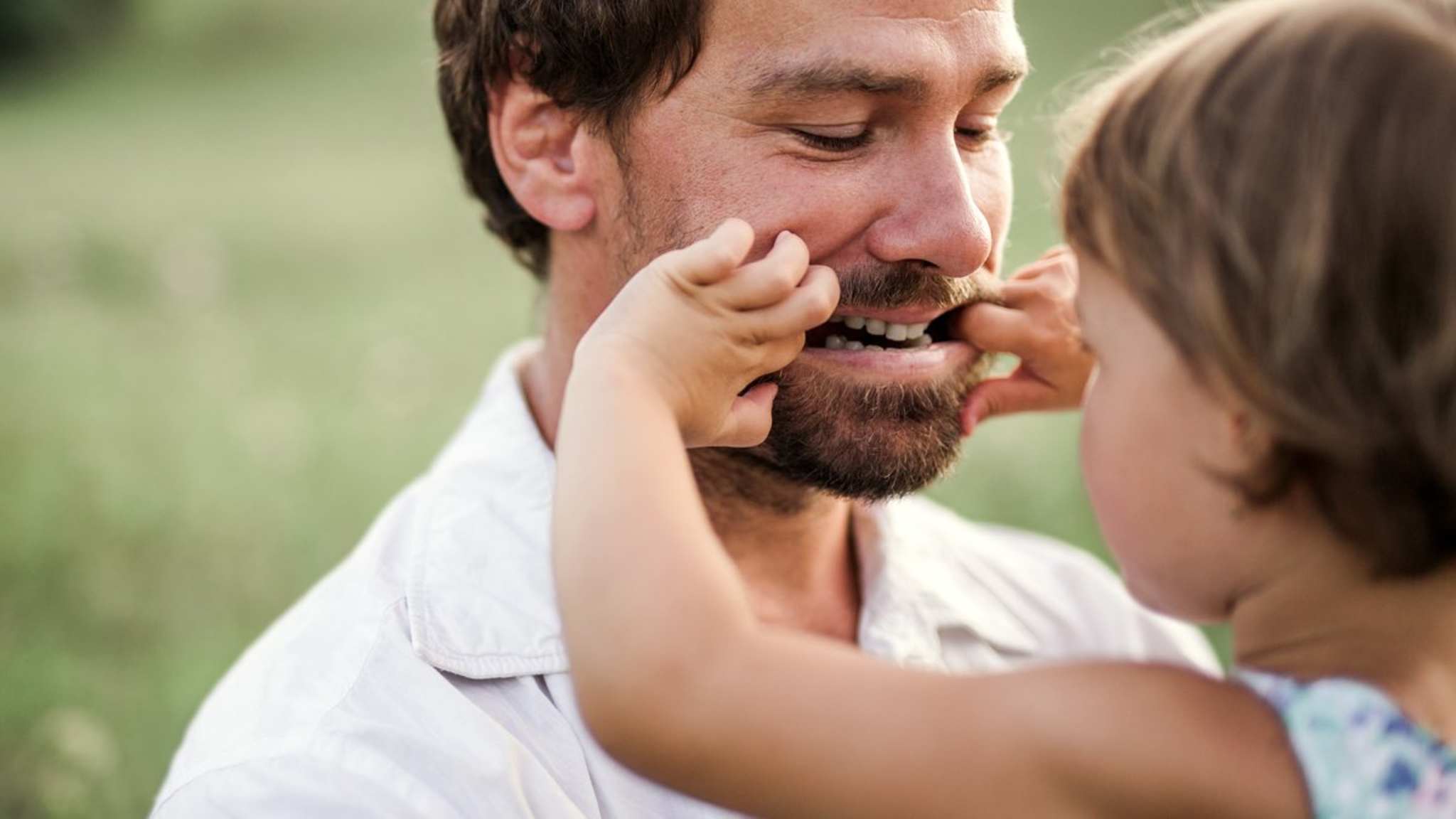 Der 14. Mai ist Vatertag. © Halfpoint/iStock via Getty Images