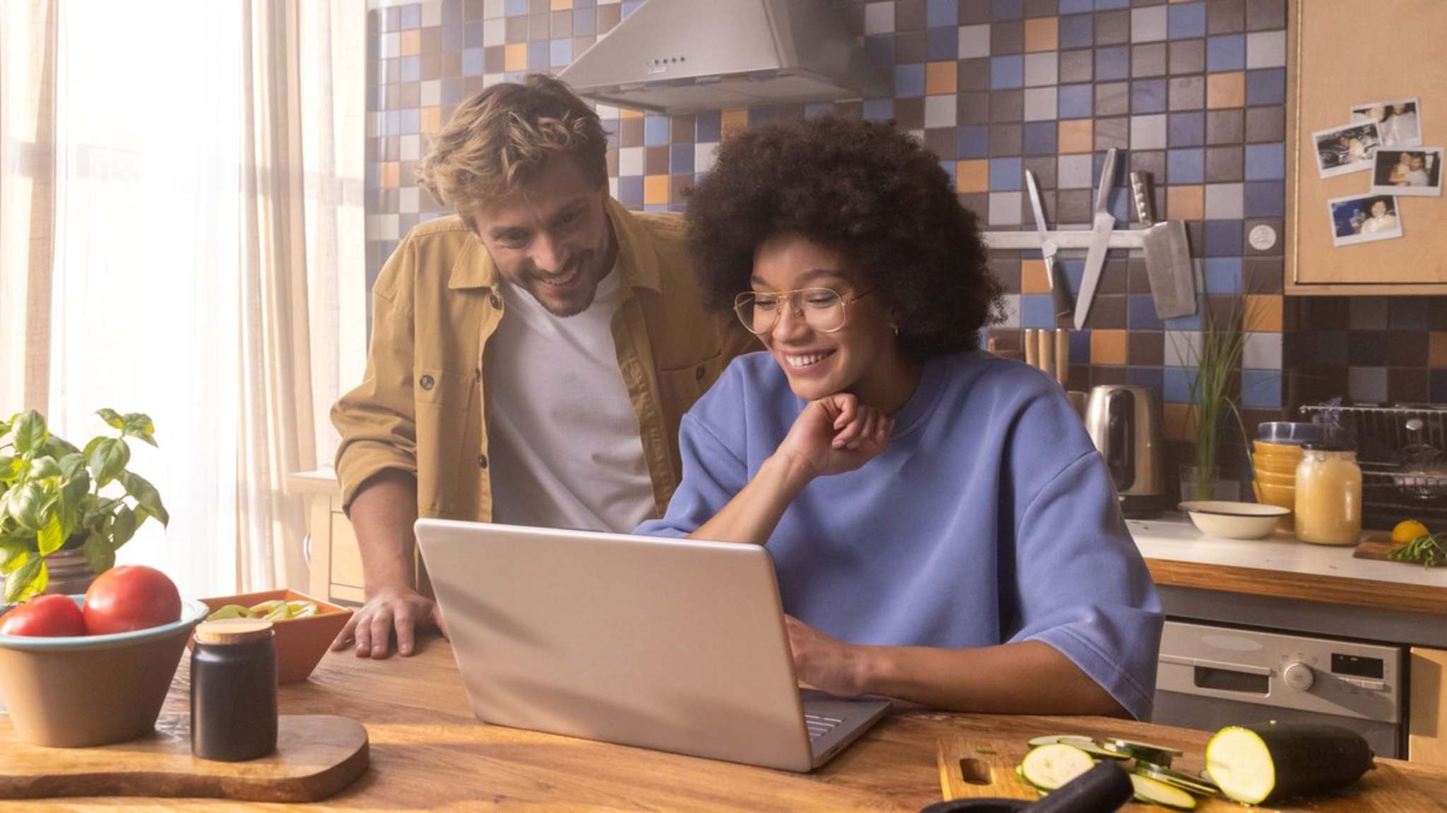 Egal, ob allein, zu zweit oder als größere Gruppe: Seinen Urlaub online zu buchen war noch nie einfacher wie heute. © Autohero