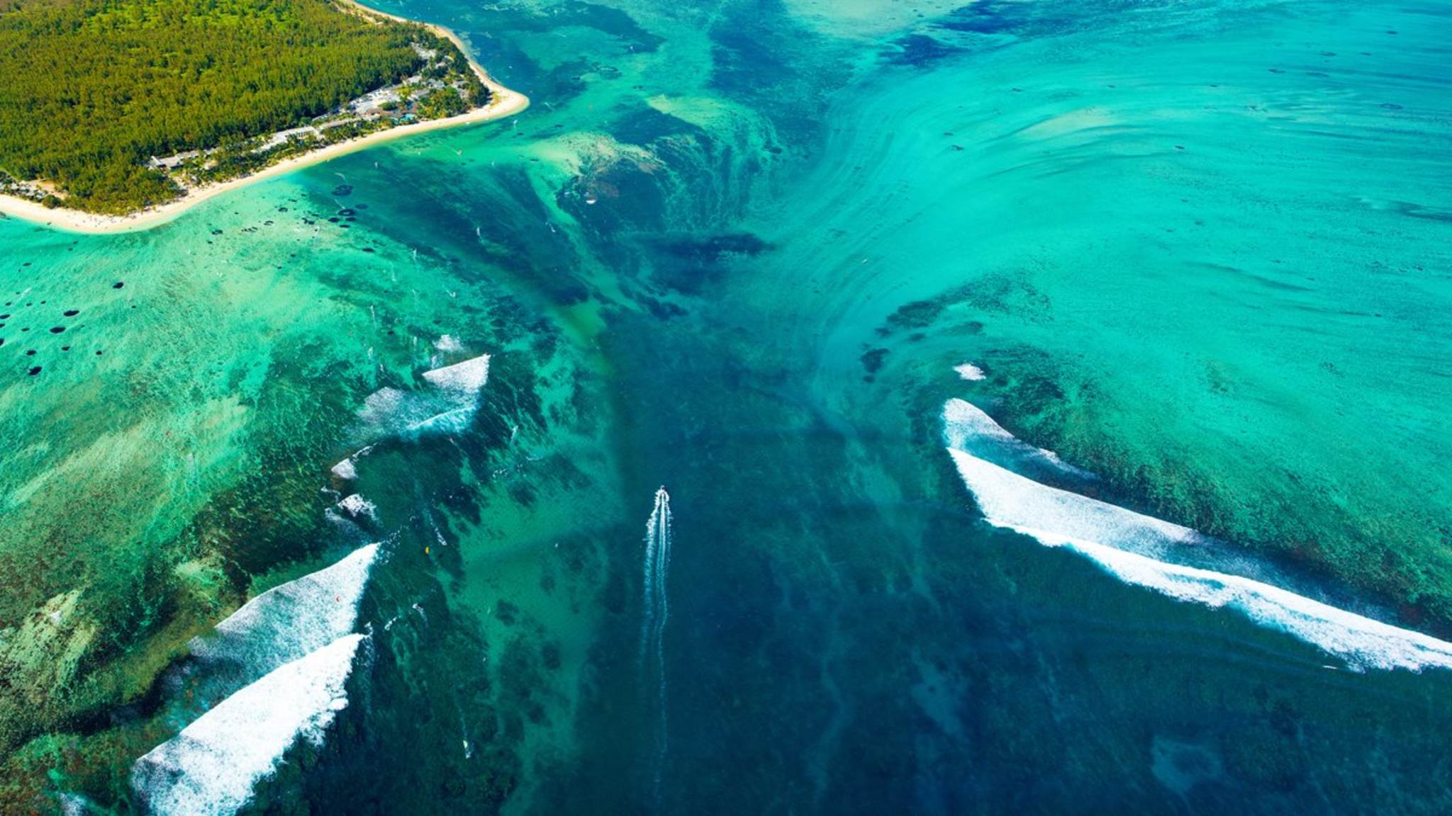 Der Mauritius-Wasserfall ist in Wahrheit kein Wasserfall. © Myroslava Bozhko/Shutterstock.com