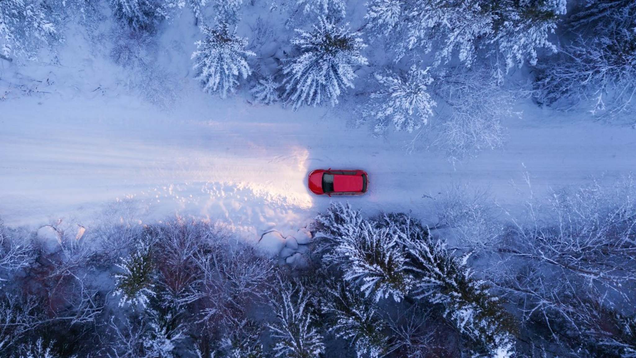 In den Randzeiten und auf Nebenstrecken hast Du gewöhnlich freie Fahrt. © Raland/Shutterstock.com