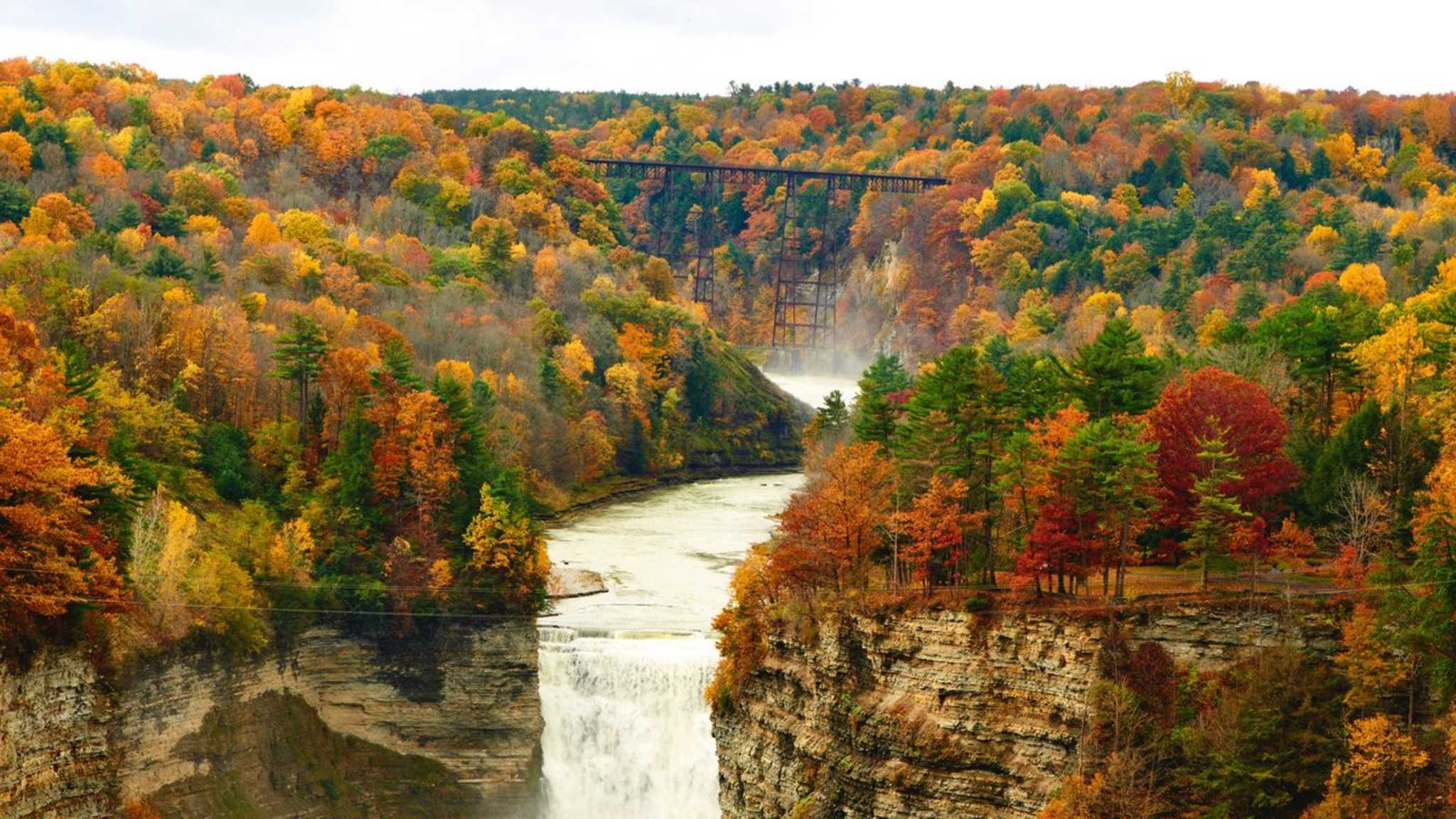 Das Naturspektakel des Indian Summer im Osten der USA war bereits ein Reiseziel der ZDF-Serie "Das Traumschiff".  © Shutterstock.com/ haveseen
