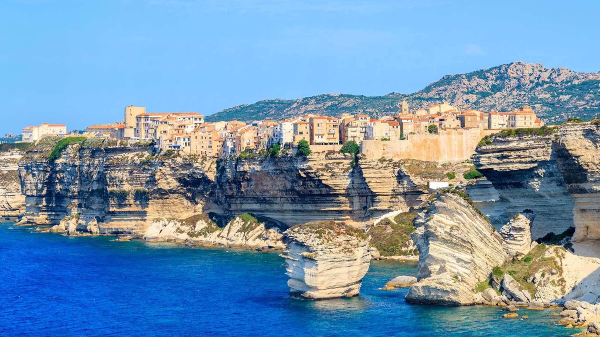 Bonifacio liegt im Süden Korsikas. © Pawel Kazmierczak/Shutterstock.com
