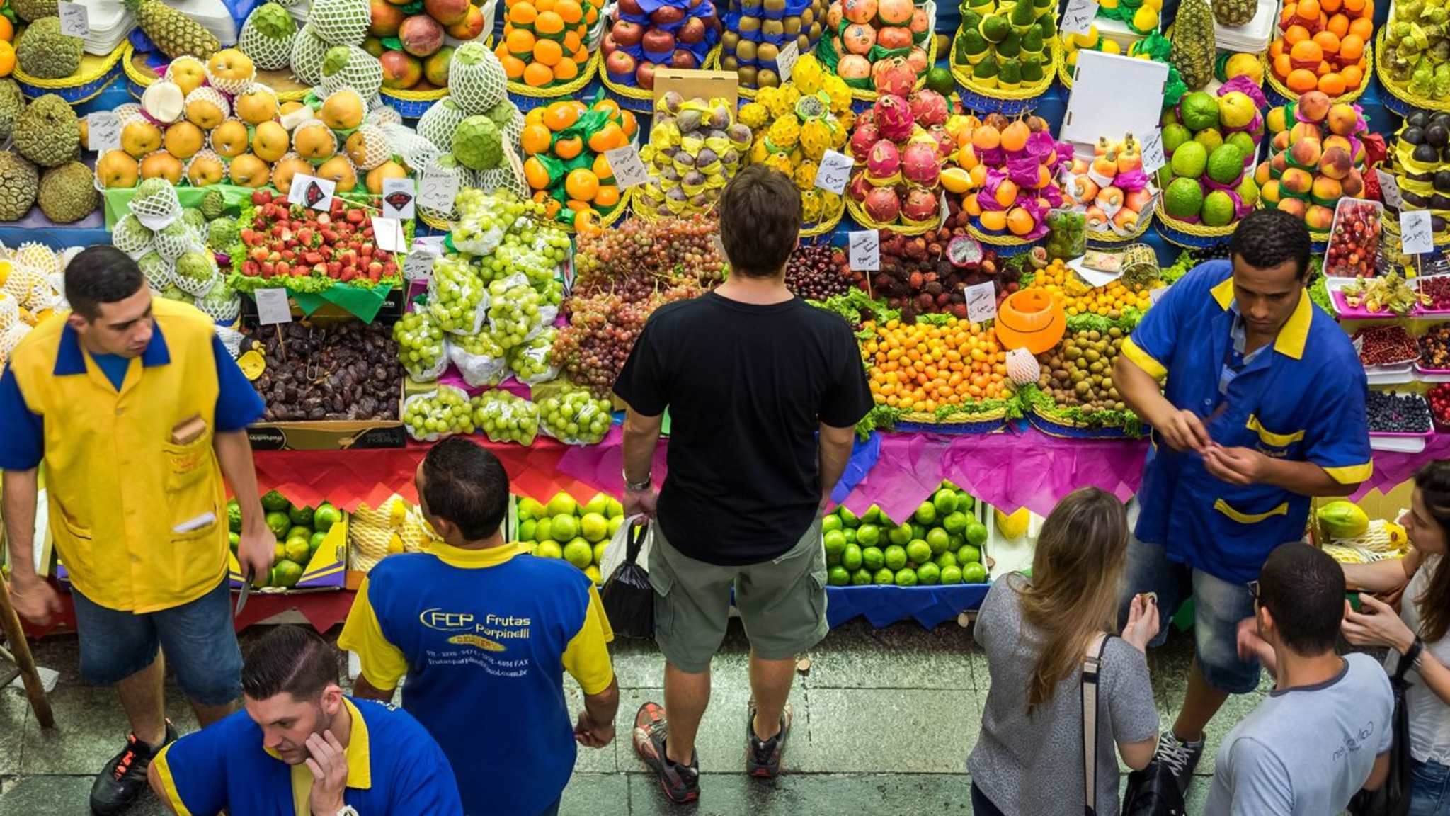 Um auf einem Obstmarkt in Brasilien zu bestehen, empfehlen sich zumindest Kenntnisse einer romanischen Sprache. © R.M. Nunes/Shutterstock.com