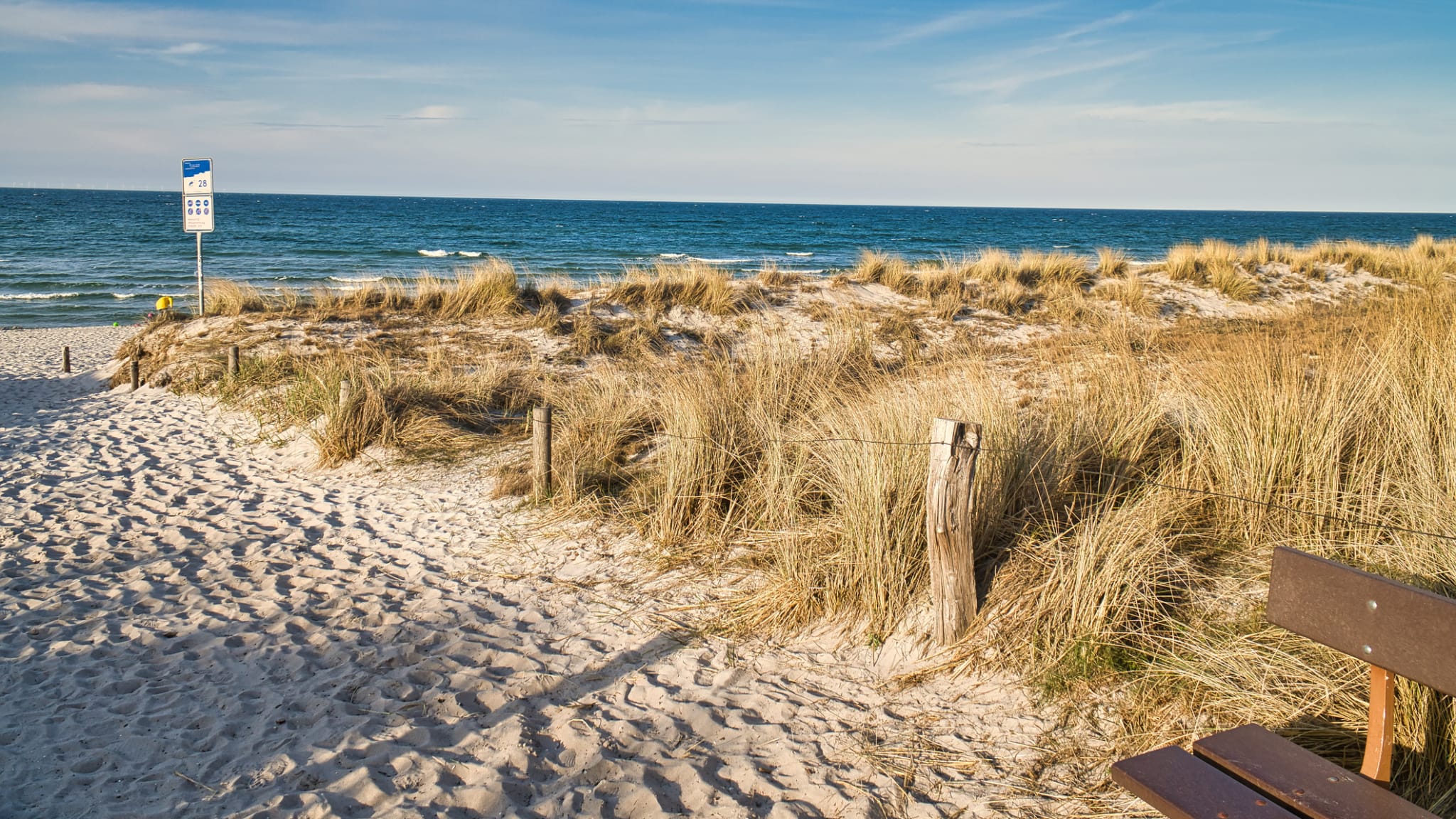 Strand in Schleswig-Holstein, Deutschland, ähnlich dem Surendorfer Strand. © Martin Koebsch/iStock / Getty Images Plus via Getty Images