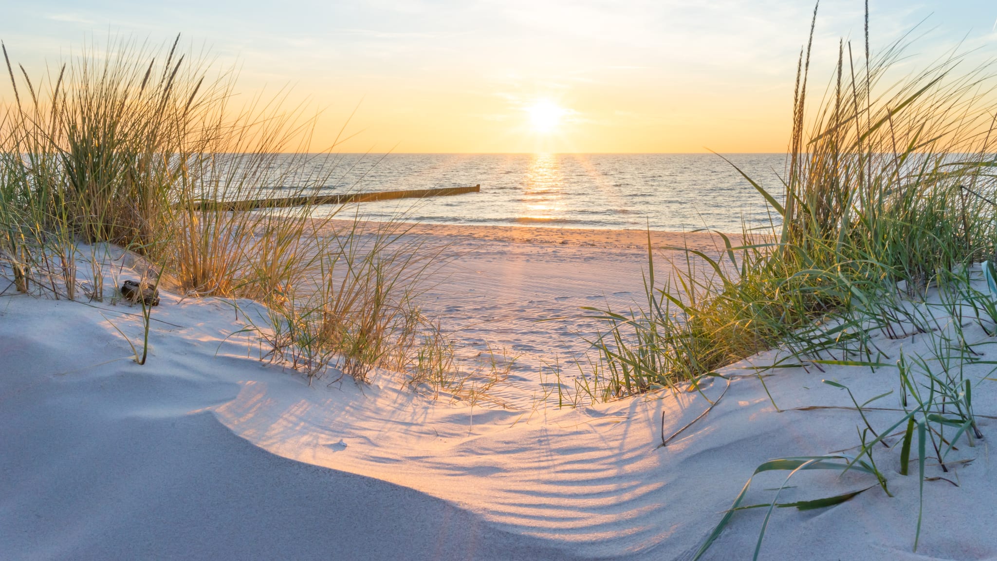 Rügen hat wunderschöne Strände zu bieten © Manuel Schönfeld - stock.adobe.com
