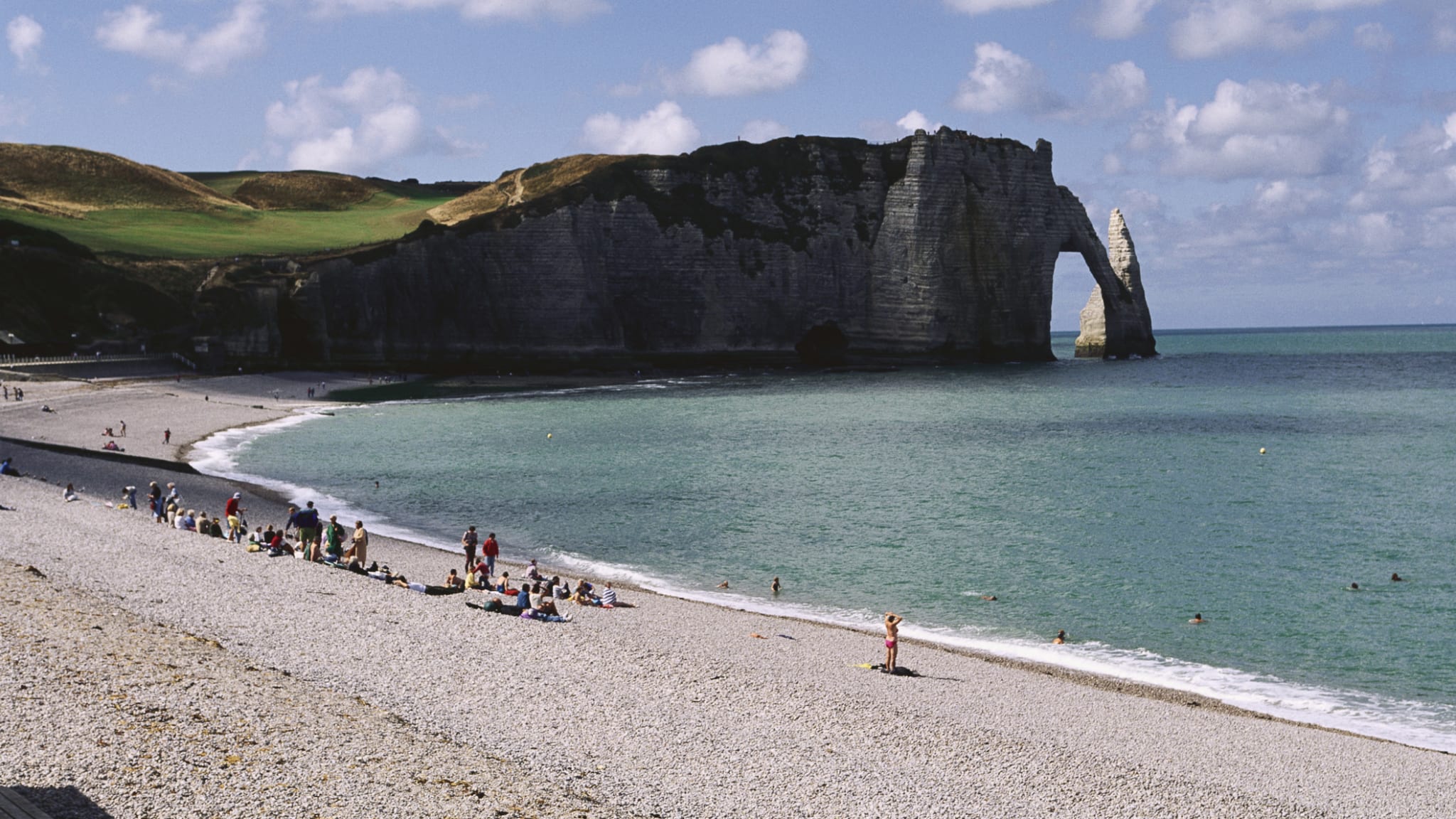 Strand von Etretat, Frankreich © michel Setboun/Corbis Documentary via Getty Images