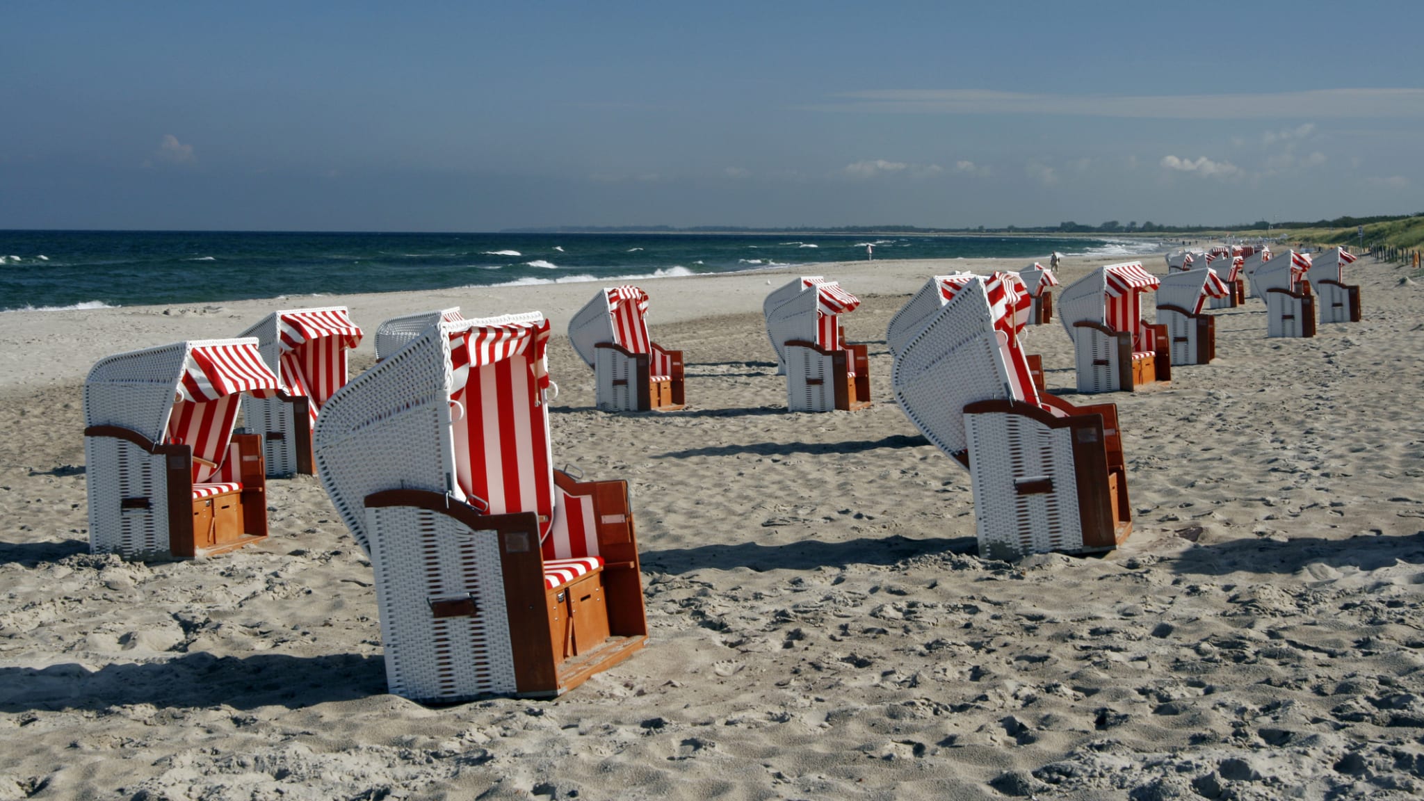 Strandkörbe am Strand von Dierhagen, Mecklenburg-Vorpommern, Deutschland © Michael Pasdzior/Photodisc via Getty Images
