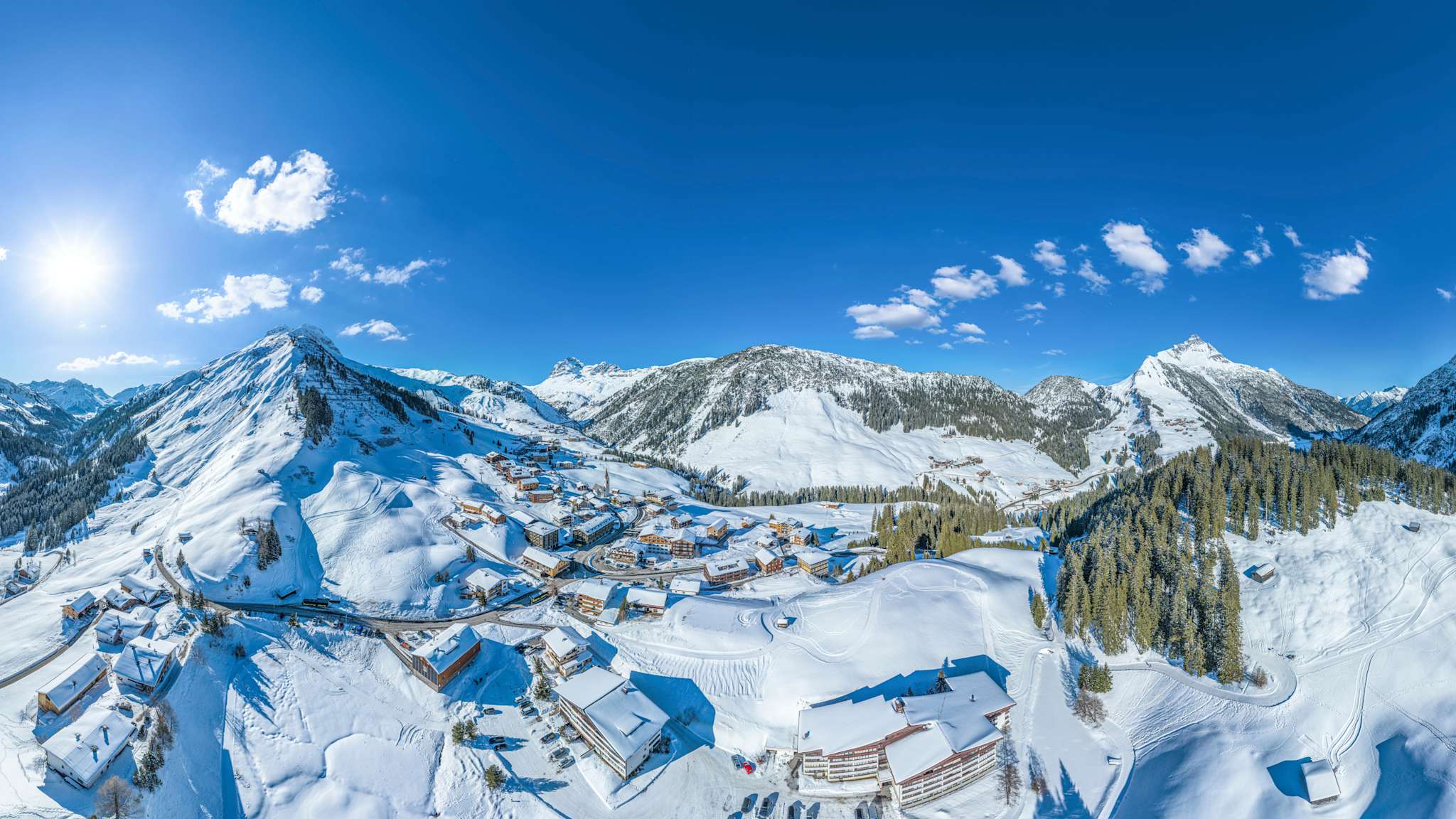 Blick auf ein verschneites Gebiet