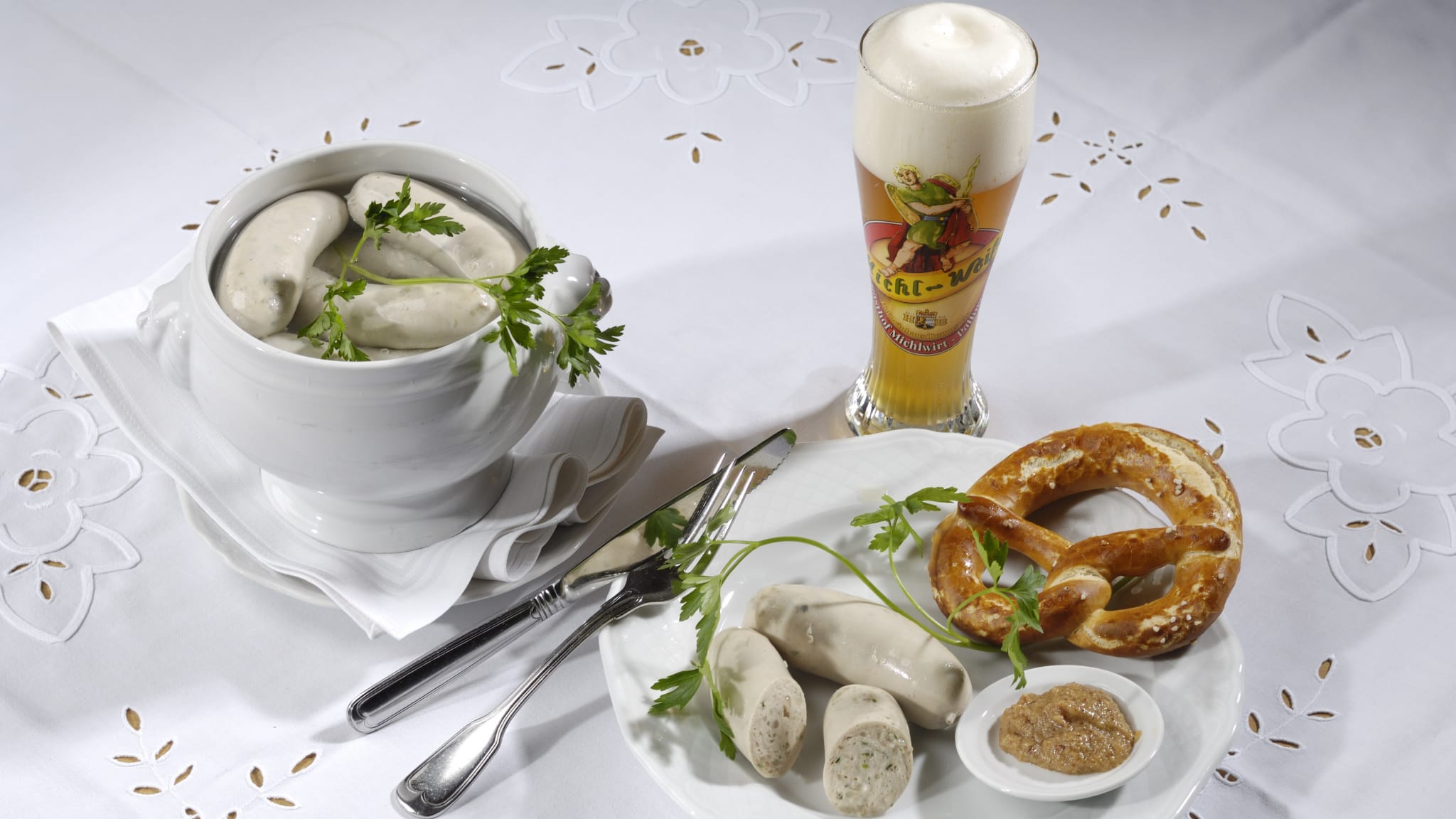Ganz traditionell: Beim Kocherball gibt's Weißwurstfrühstück © München Tourismus/G Standl