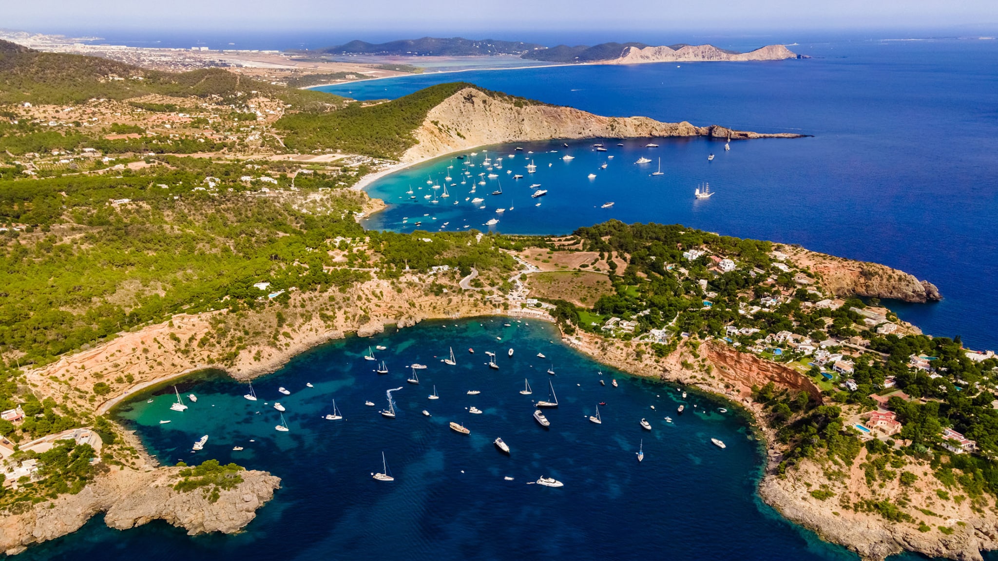 Blick auf Platja des Jondal auf Ibiza