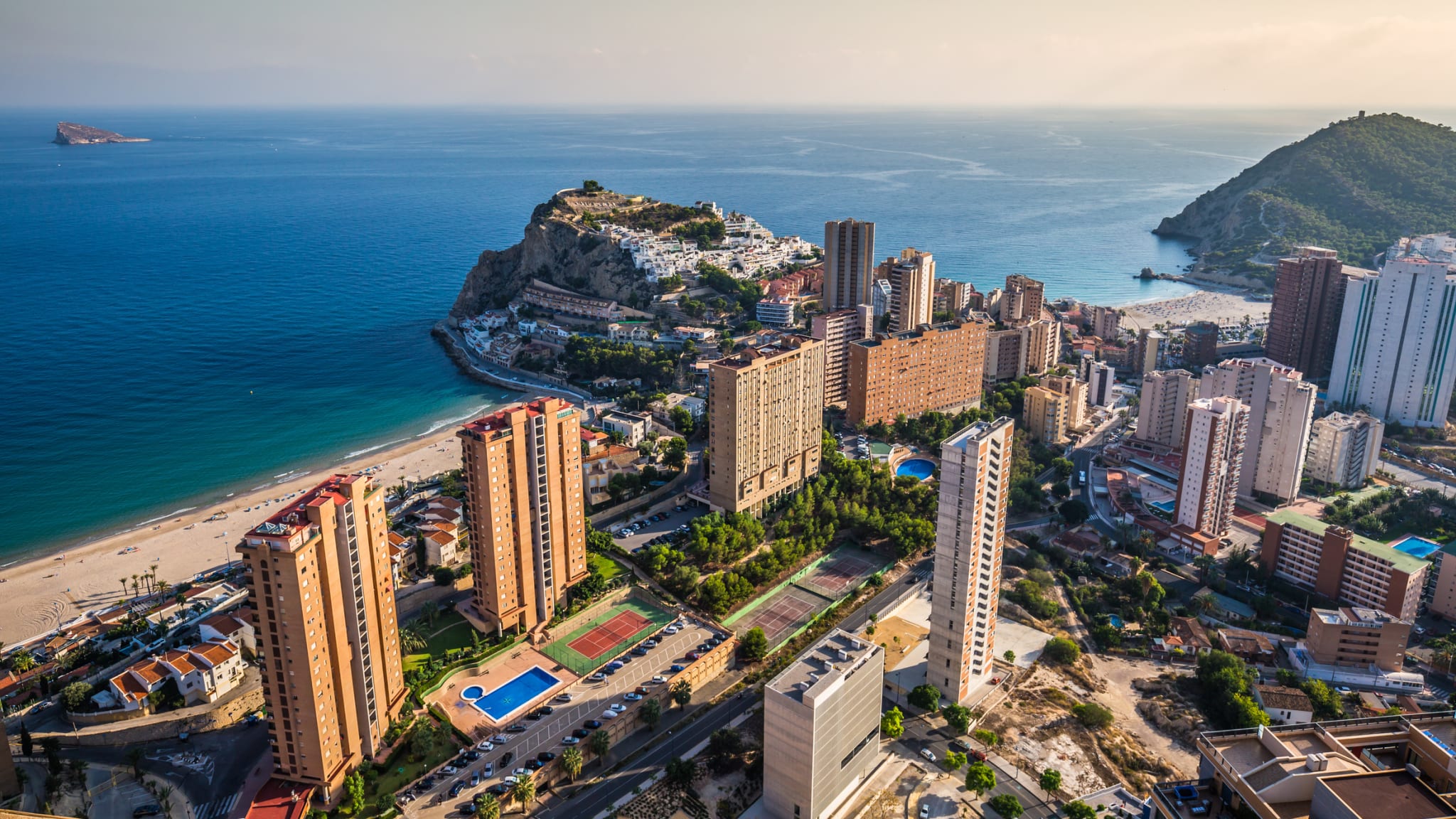 Rund 150 Wolkenkratzer: Benidorm ist das "Manhatten Spaniens" © Fotolia  - Lukasz Janyst