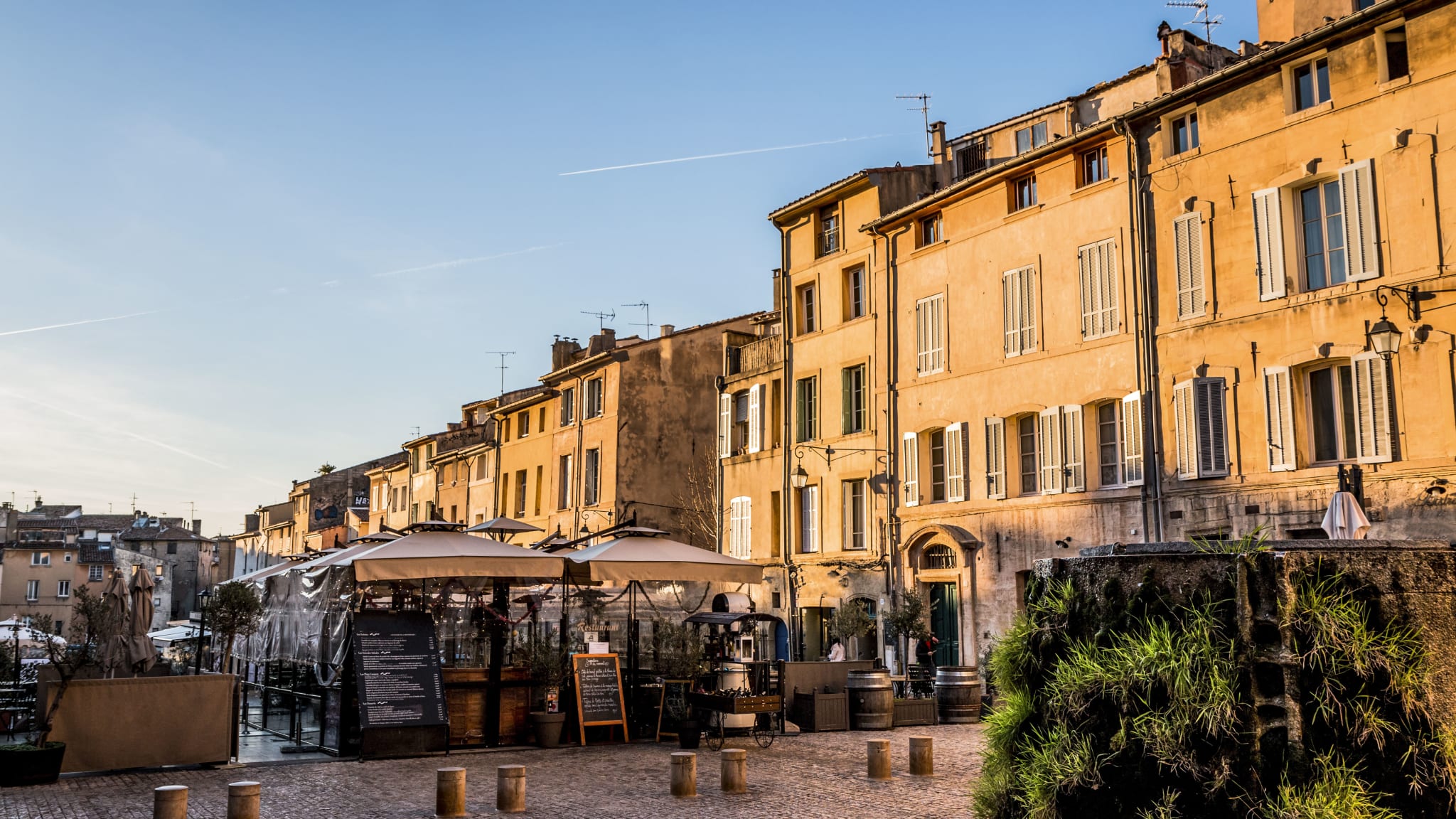 Der Place des Cardeurs in Aix en Provence in der Provence Verte