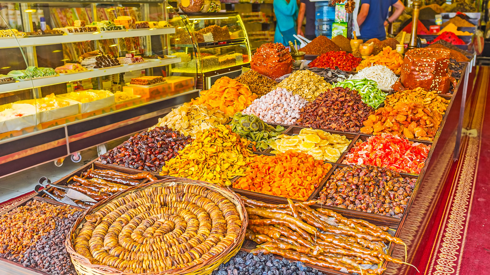 Obst und Süßigkeitenstand auf dem Markt in Side