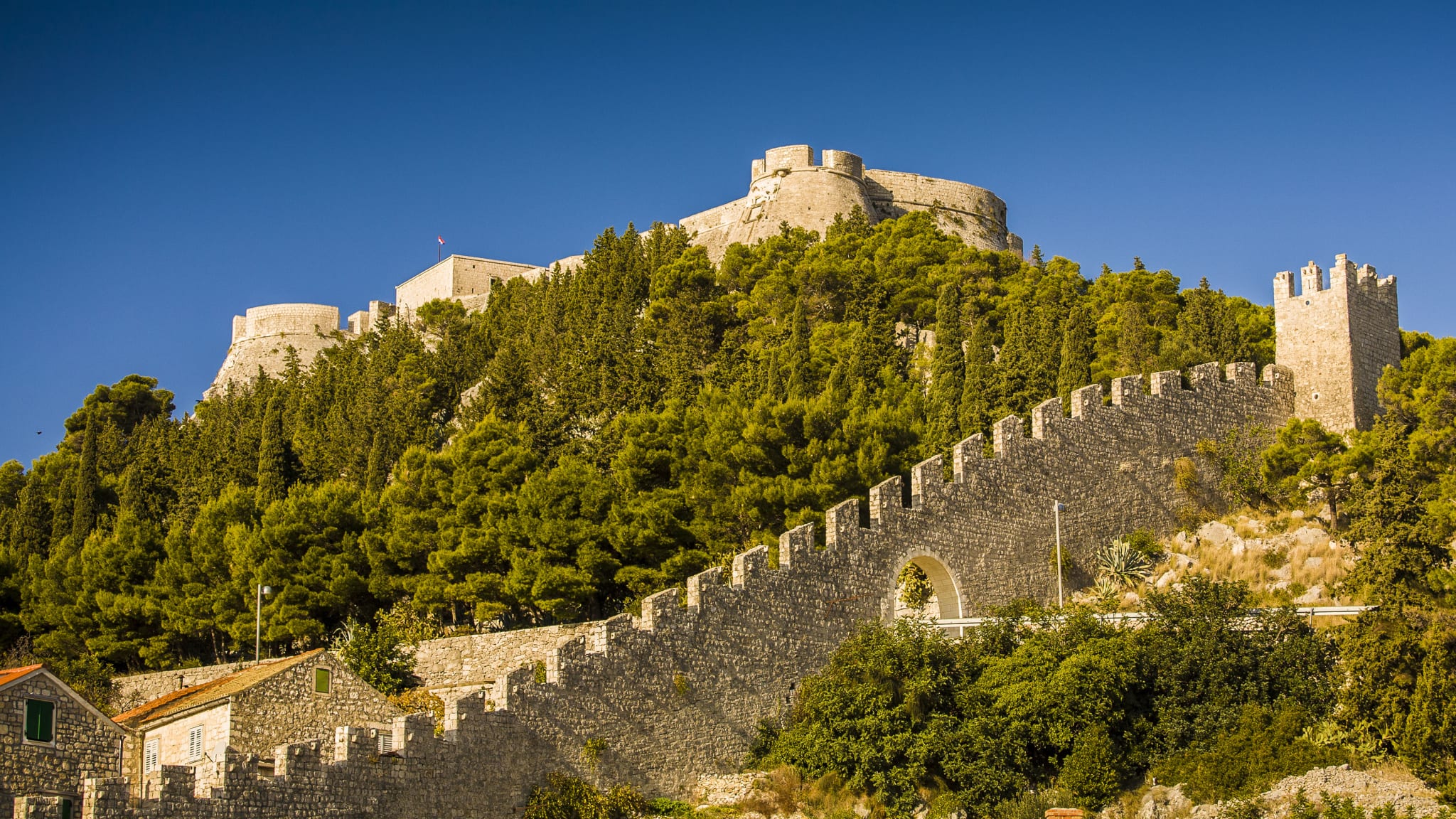 Alte Befestigungsanlagen in Hvar