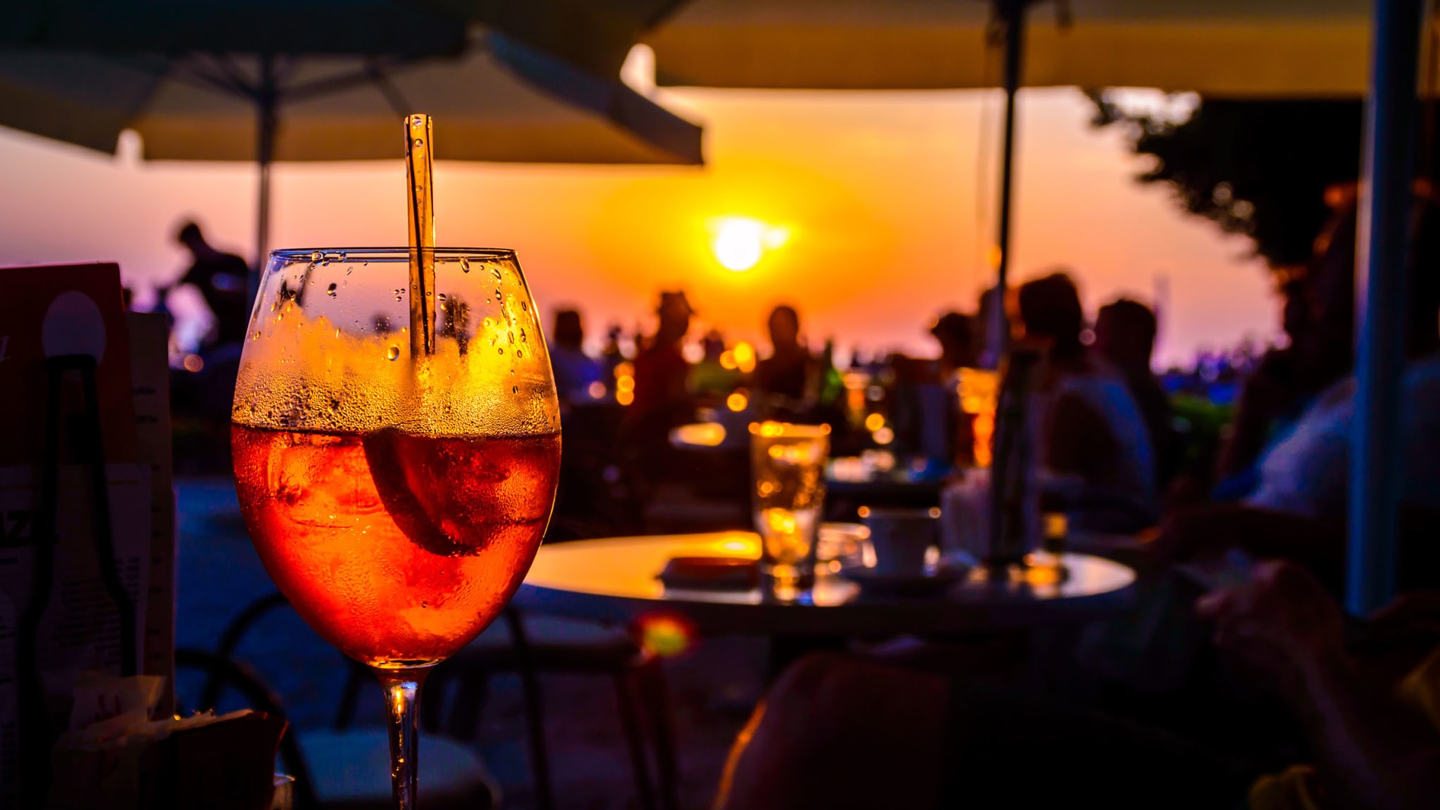 Cocktailbar auf Mallorca © stock.adobe.com - t0m15