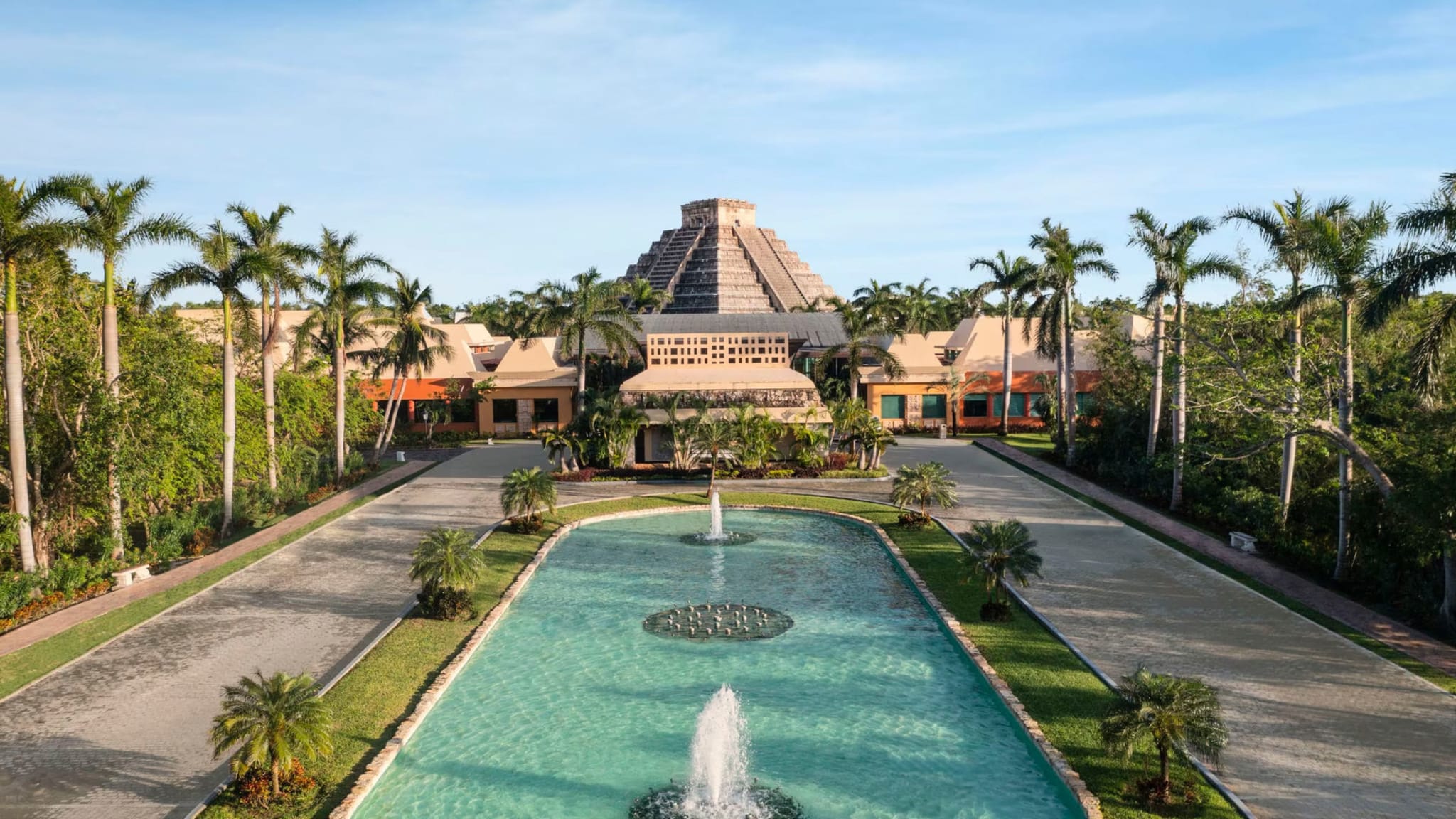 Haupteingang des Hotels Iberostar Selection Paraíso Maya Suites