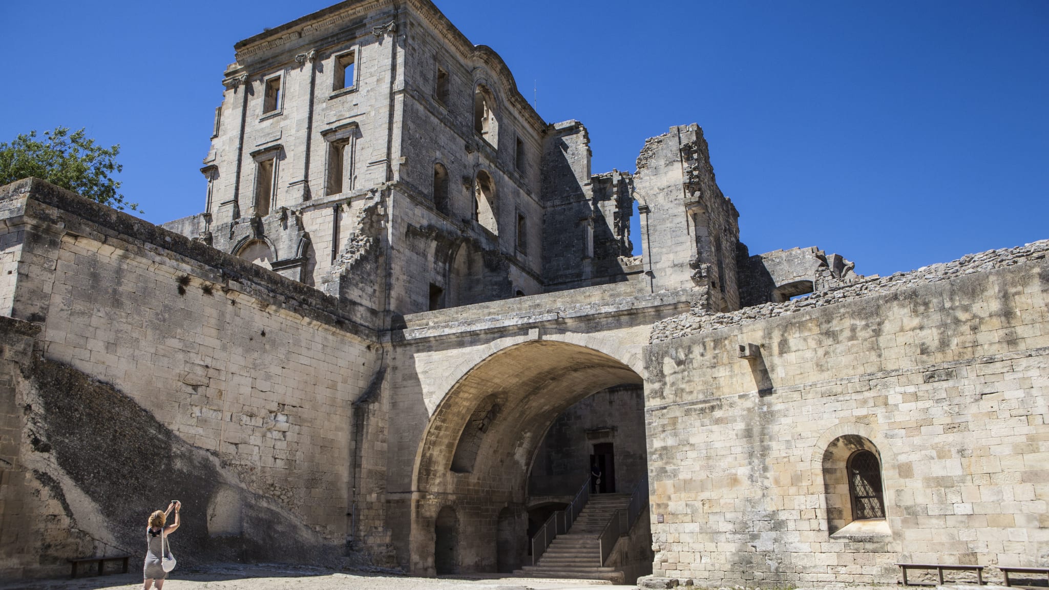 Die Abbaye-de-Montmajour im Massif des Alpilles