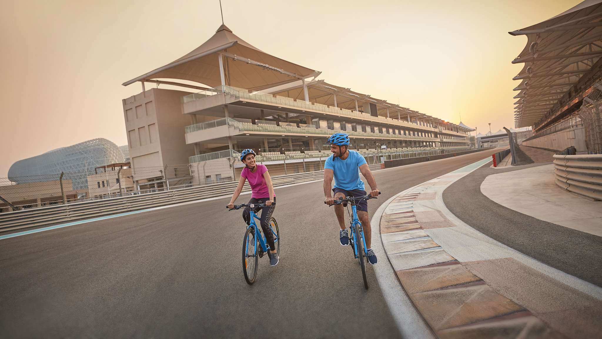 Fahrradfahren auf dem Marina Circuit