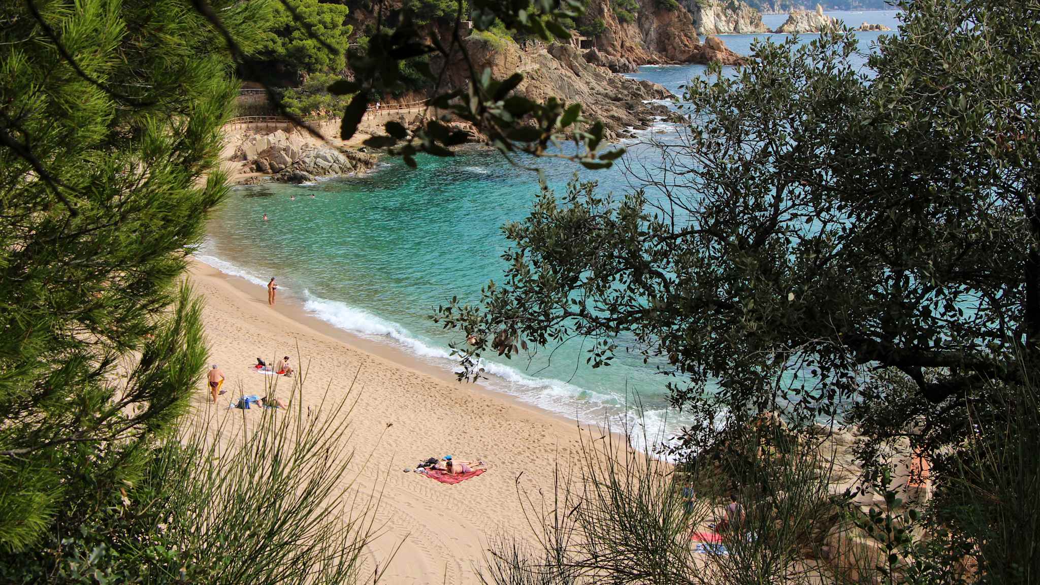 Blick auf den Strand von Blanes an der Costa Brava