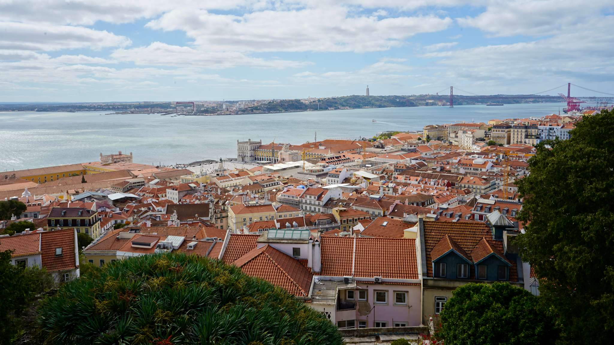 Blick auf die Altstadt und dem Fluss Tejo, Lissabon, Portugal © Benjamin Hahn