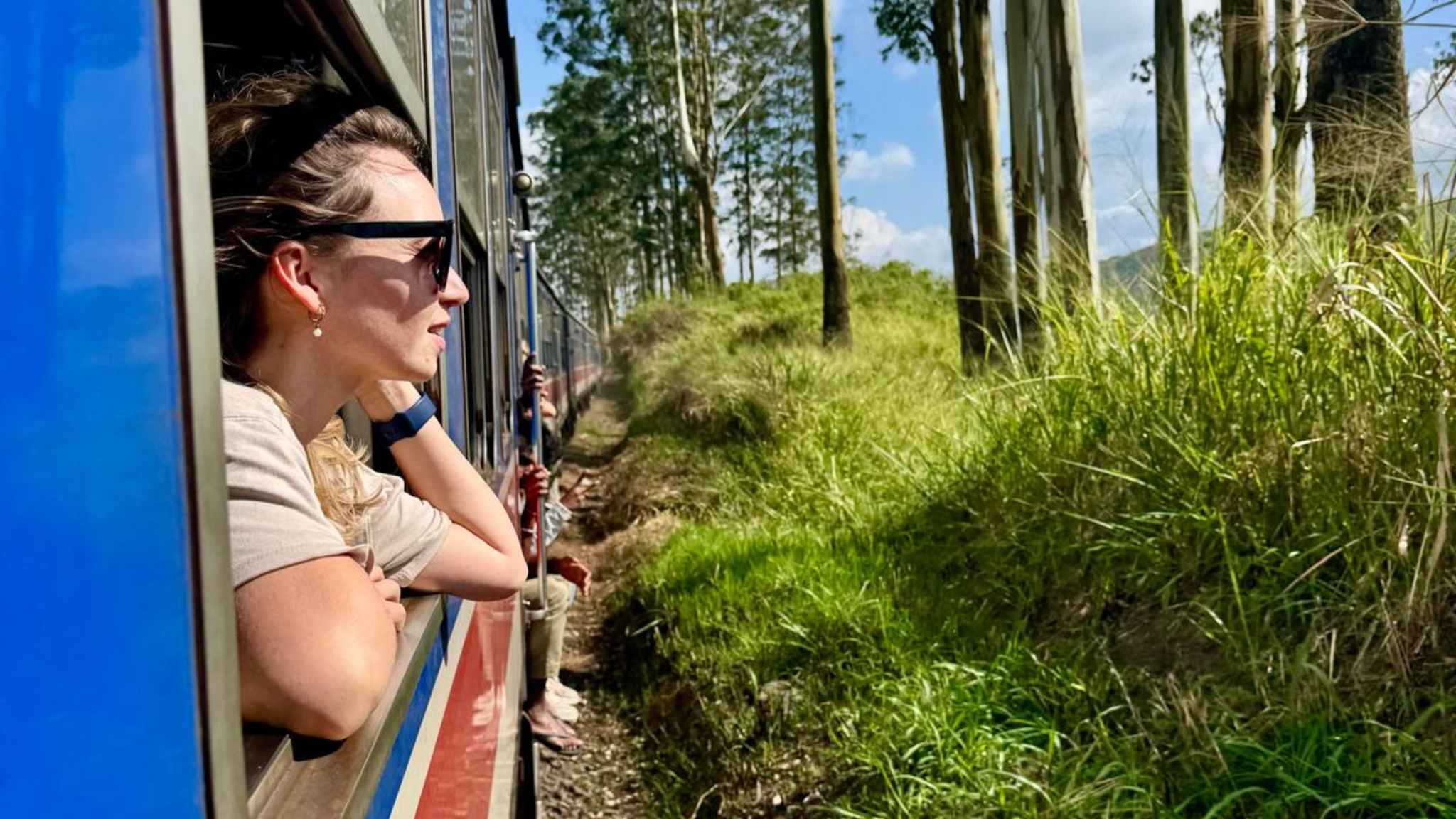 Ein Fensterplatz während der Zugfahrt von Ella nach Kandy lohnt sich!  ©Anna Bugiel HolidayCheck Mitarbeiterin