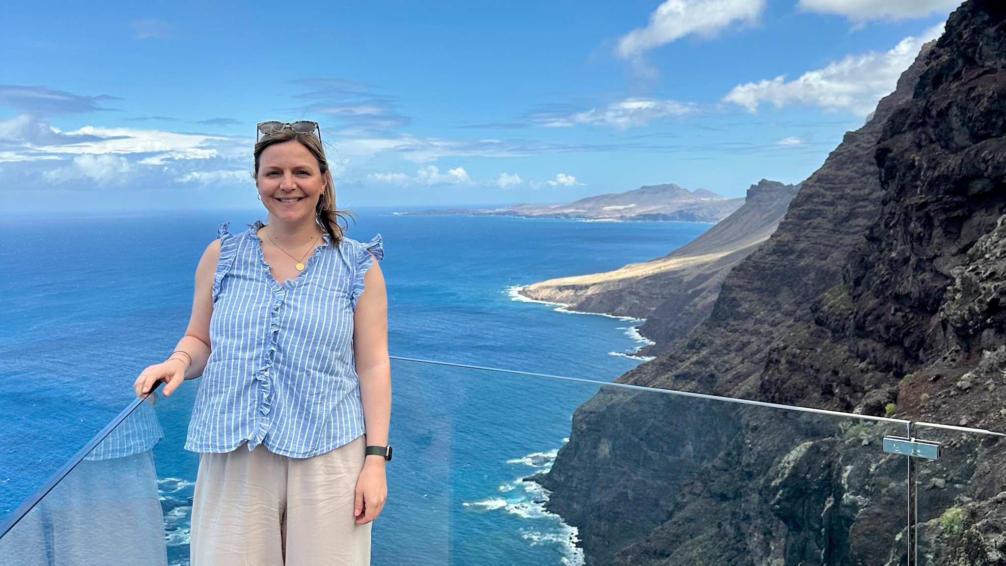 Charlotte steht am Mirador del Balcón auf Gran Canaria ©Charlotte Brosse