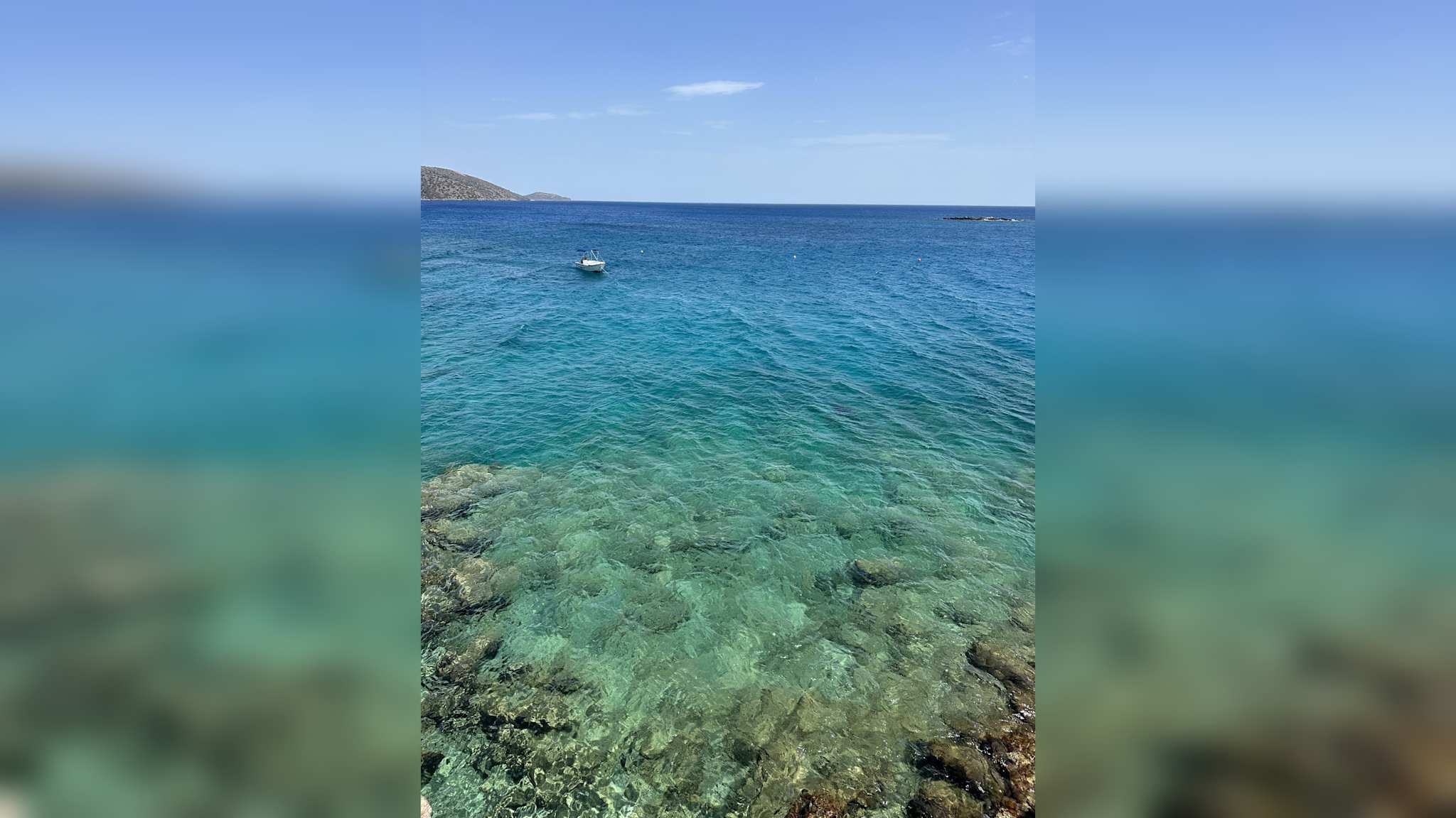 Glasklares, blaues Meereswasser auf Kreta, Griechenland © Stephi & Julian