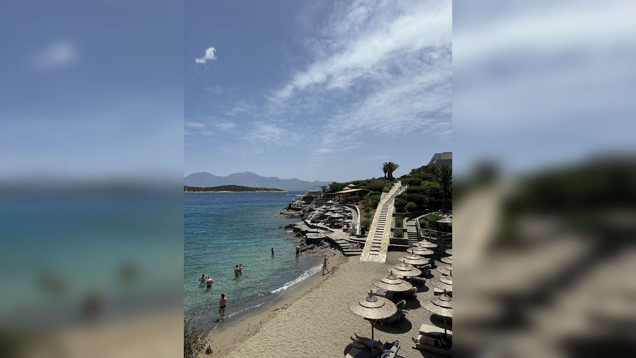 Strandabschnitt in der Ormos Bucht im Minos Palace, Kreta © Stephi & Julian