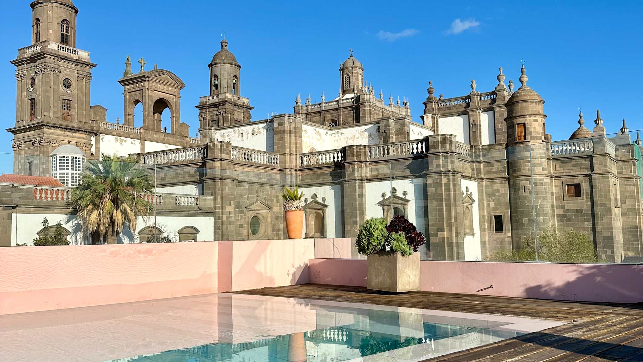 Pool auf der Dachterasse des Hotels Veintiuno in Las Palmas ©Charlotte Brosse