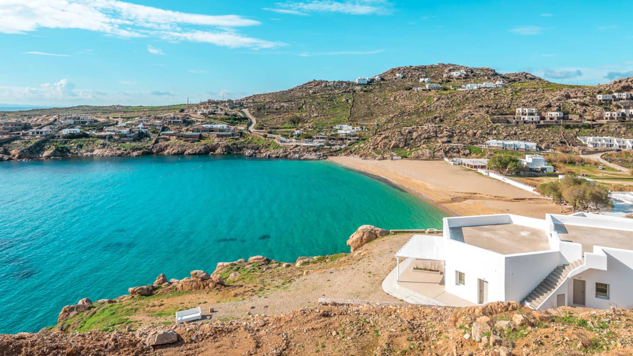 Super Paradise Beach im Winter auf Mykonos © Tom & Ella – Greece Moments