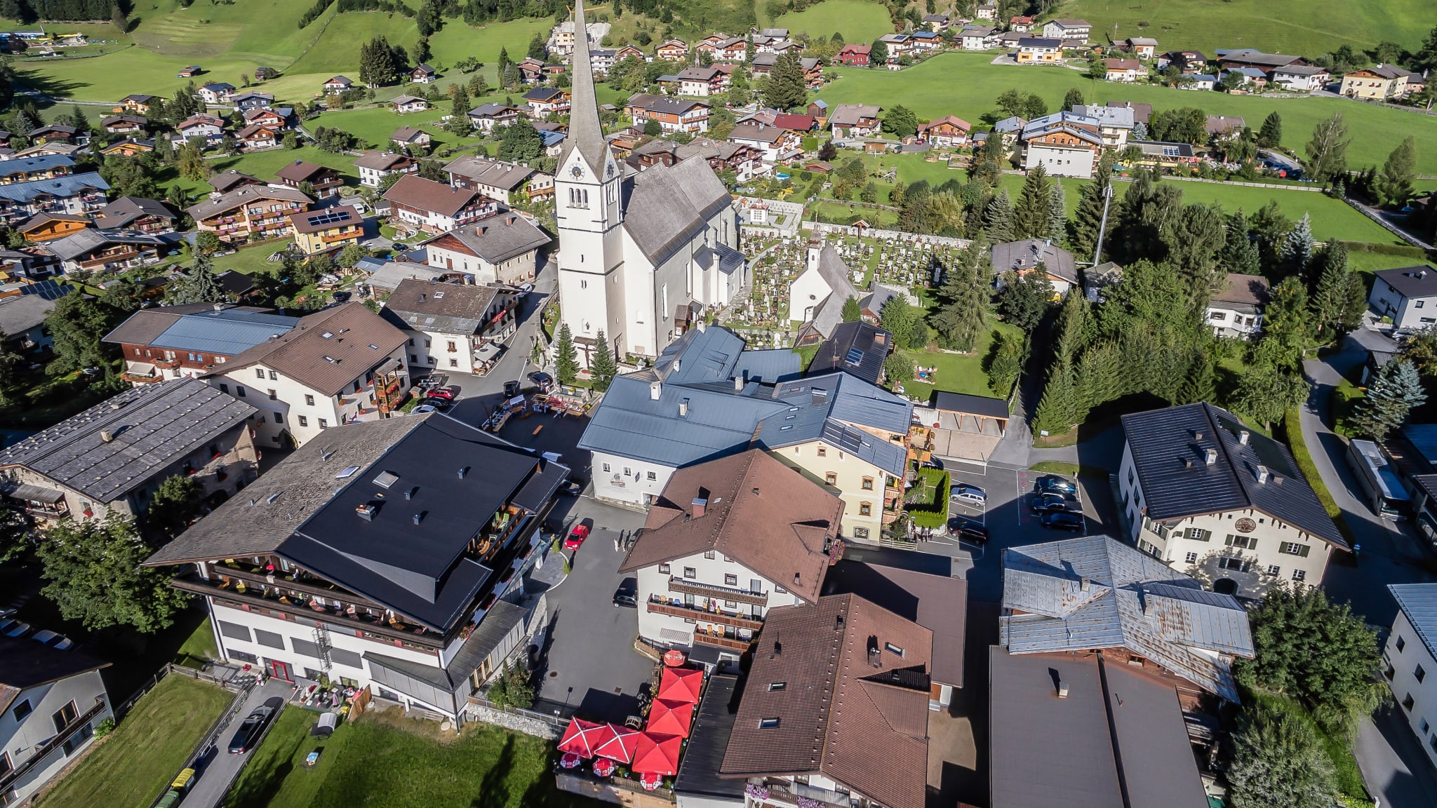 Rauris im Pinzgau im Sommer, Ski-resort in den österreichischen Alpen