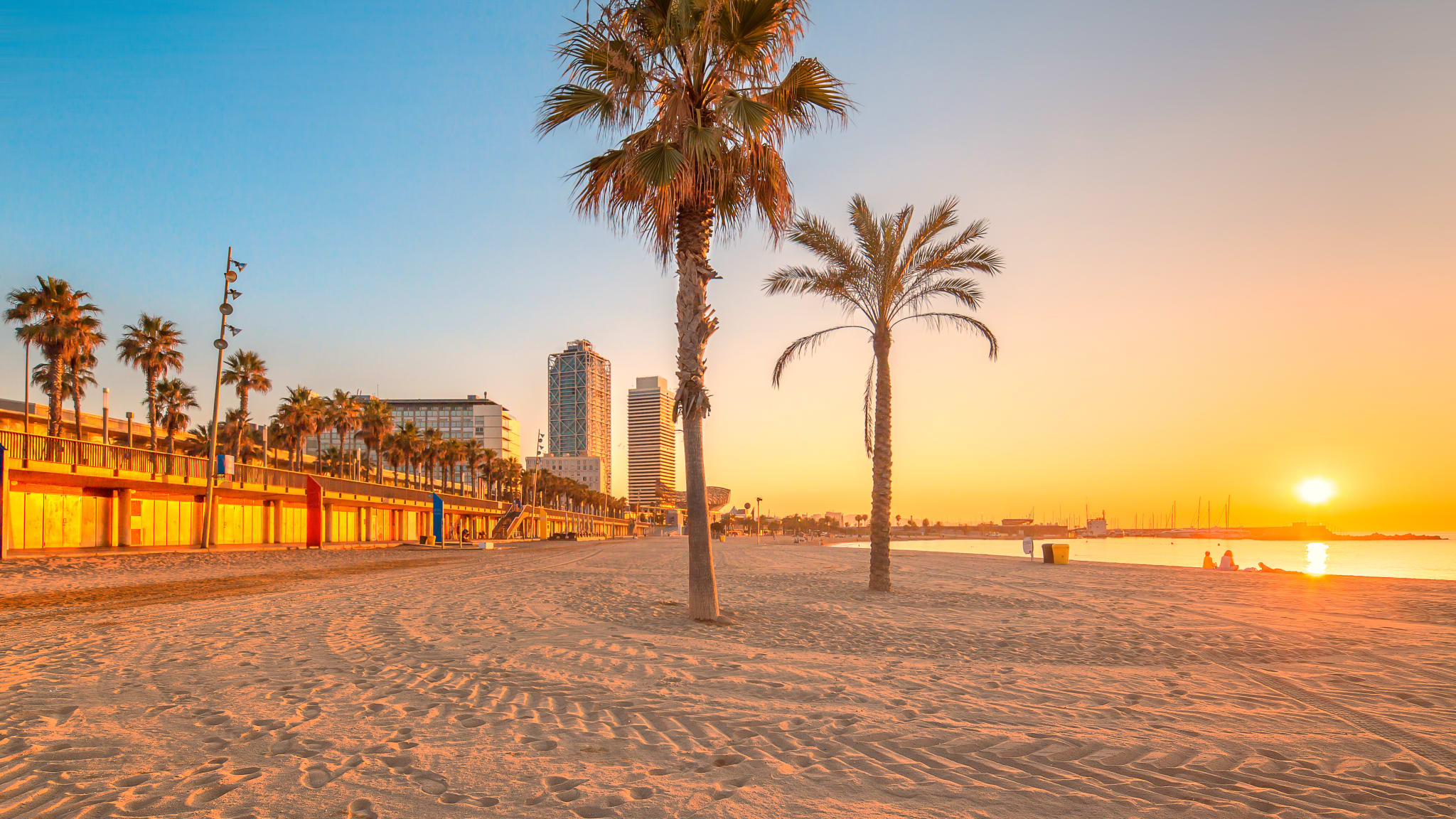 Barceloneta Beach, Costa Barcelona, Spanien © Shutterstock - Boule