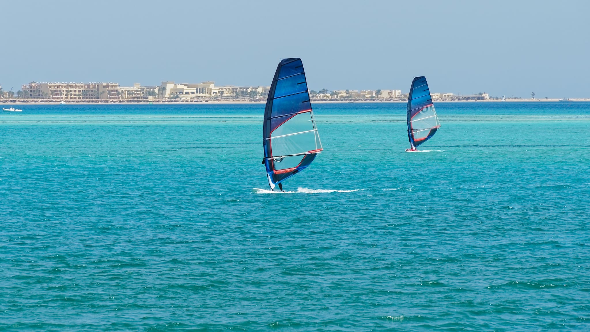 Windsurfer auf dem Wasser
