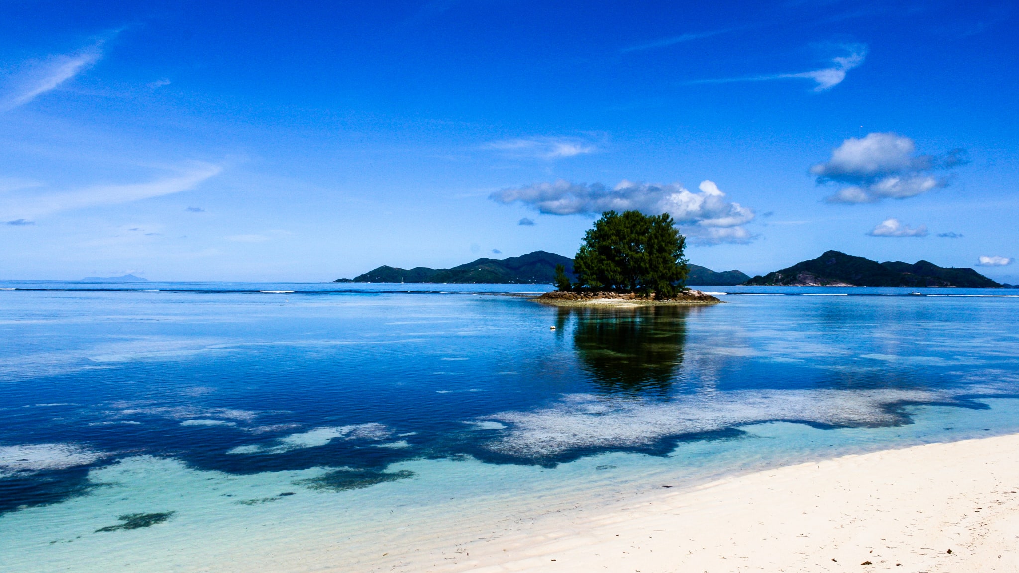 'Source d'Argent' Beach on 'La Digue' Island