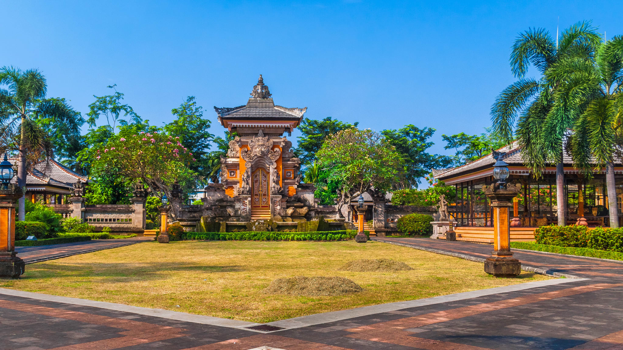 Bali Tempel in Ubud against blue sky