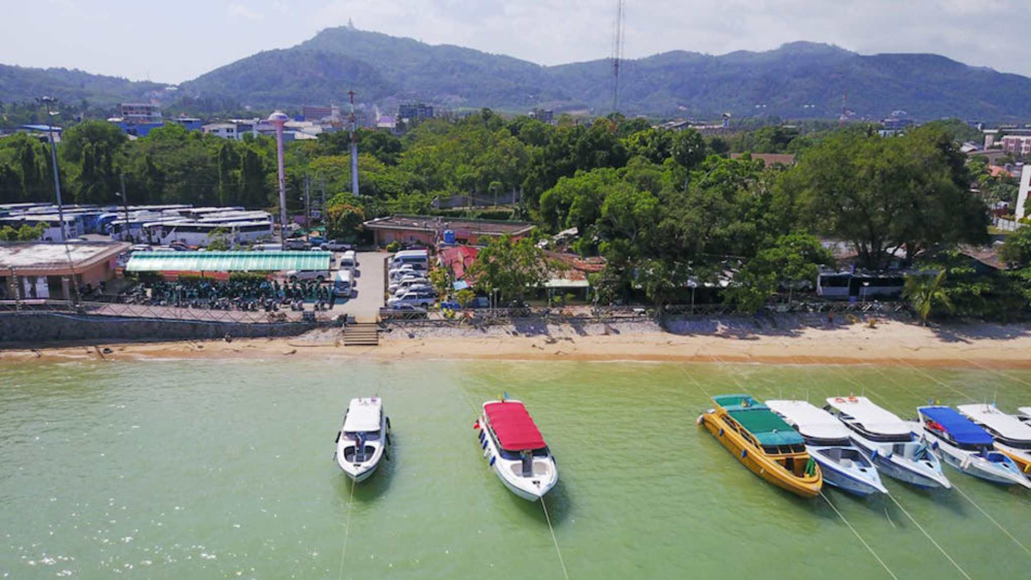 chalong-beach-entdecken-der-hafenstrand-im-s-dosten-von-phuket