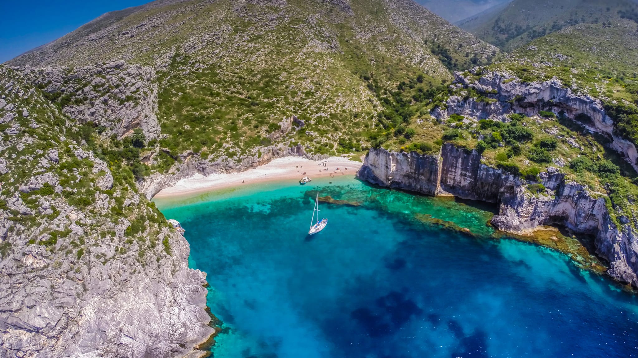 Grama Bay bei Dukat, Albanien © Shutterstock