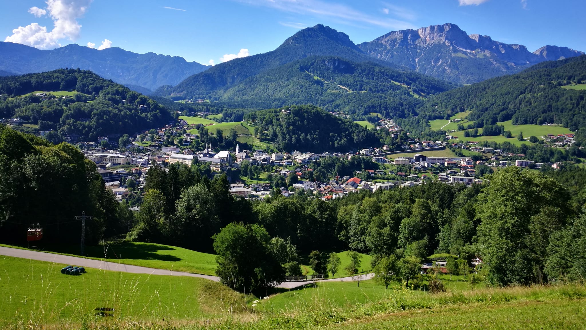 Eine Stadt in den Bergen