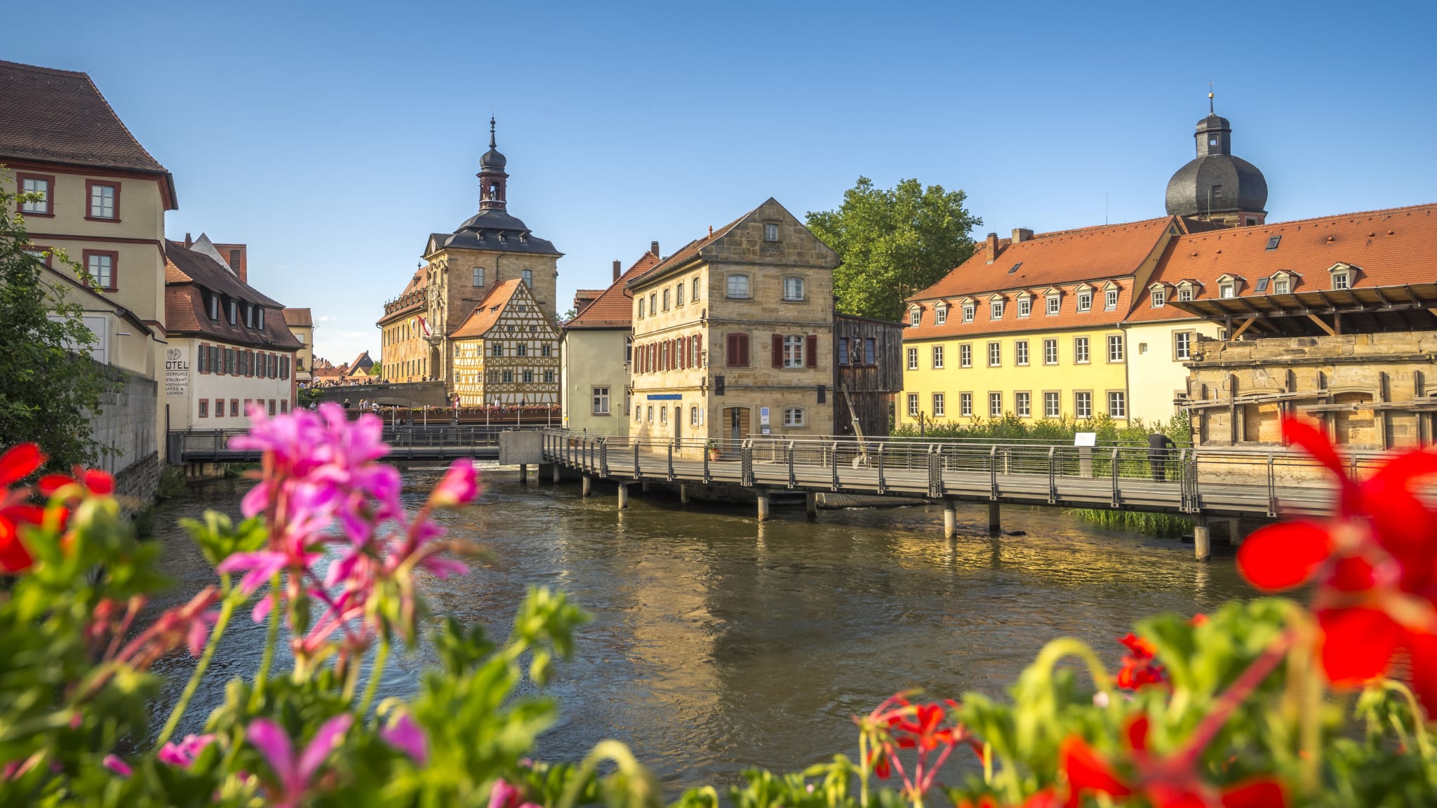 Germany, Bavaria, Bamberg, Regnitz river with old townhall
