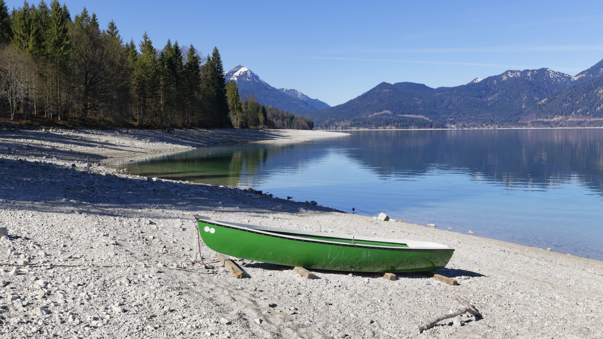 Germany, Bavaria, Upper Bavaria, Niedernach, Simetsberg mountain, Lake Walchensee and boat