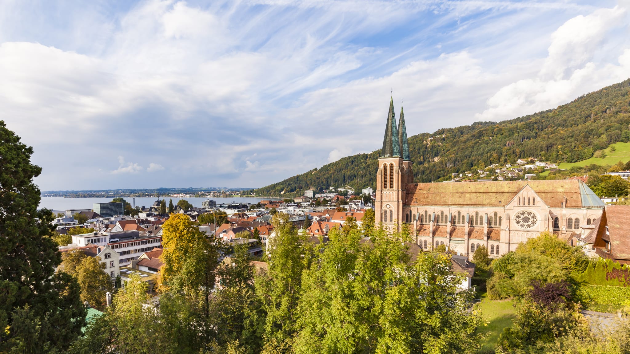 Kirche, Bregenz, Österreich © GettyImages-970171640