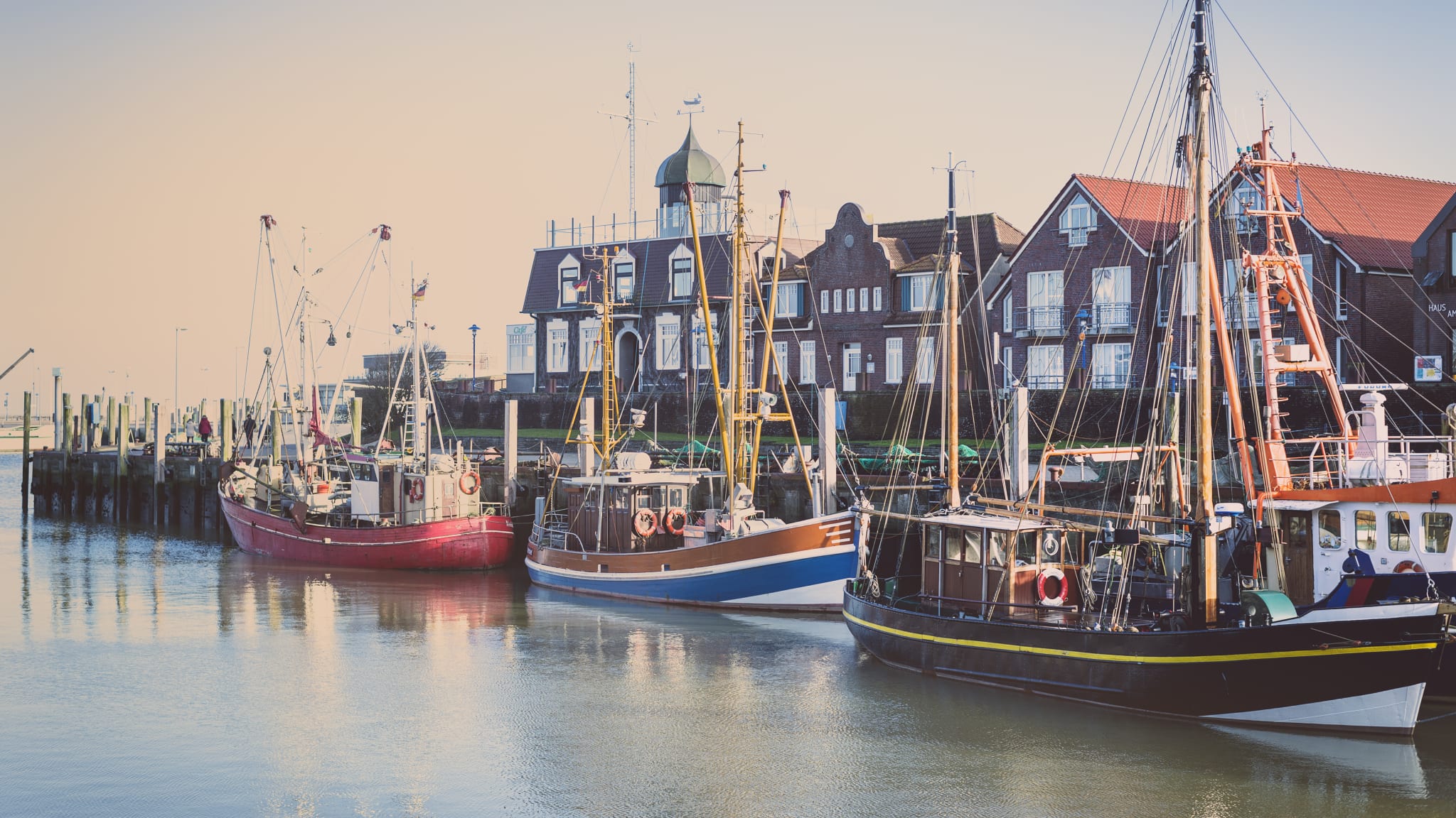 Germany, Lower Saxony, Greetsiel, fishing harbour