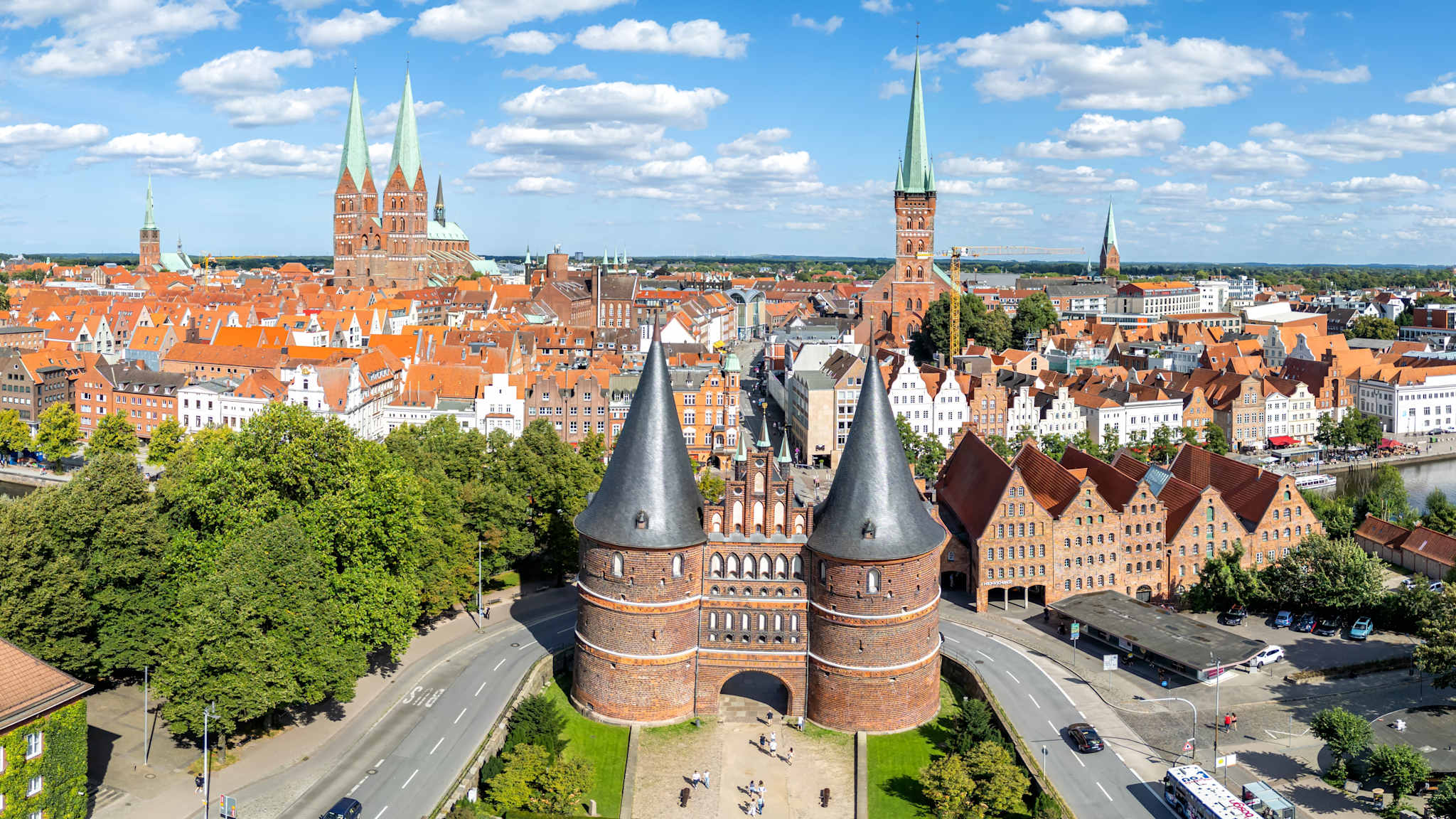 Blick auf das Holstentor, Lübeck, Deutschland © Shutterstock