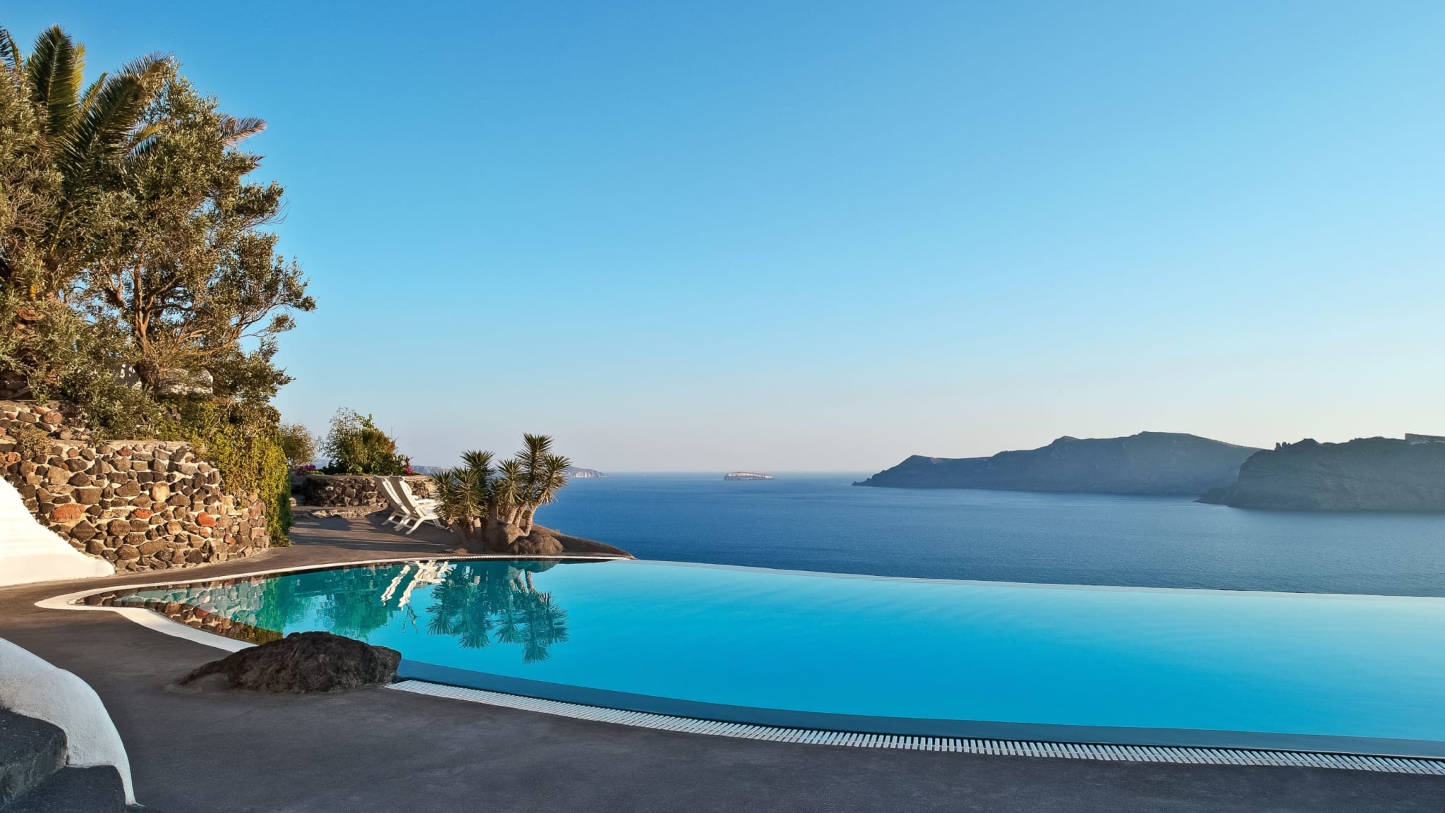 Pool vom Hotel Perivolas auf Santorini