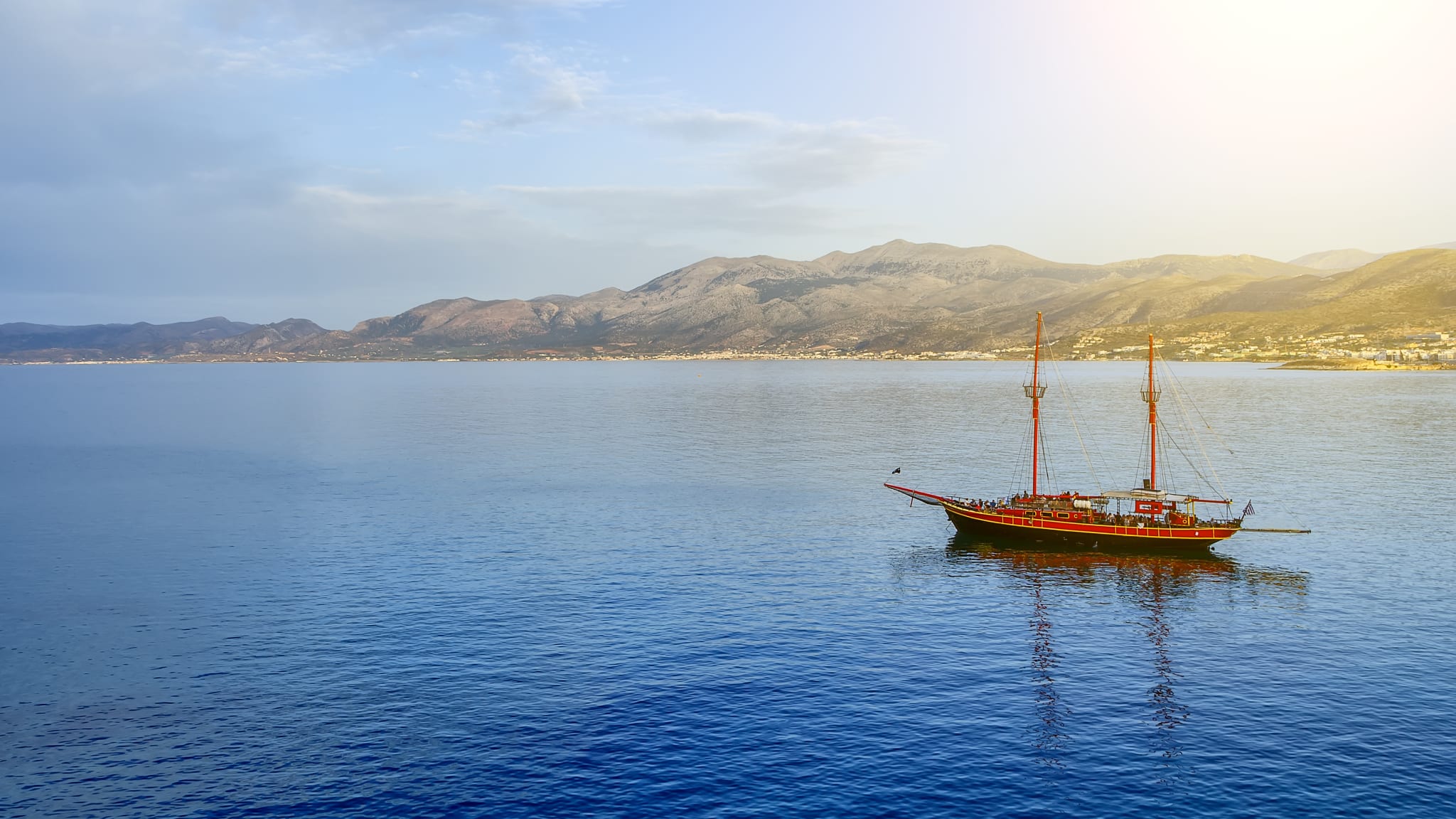 Piratenschiffs-Tour nähe Kreta, Griechenland © Shutterstock