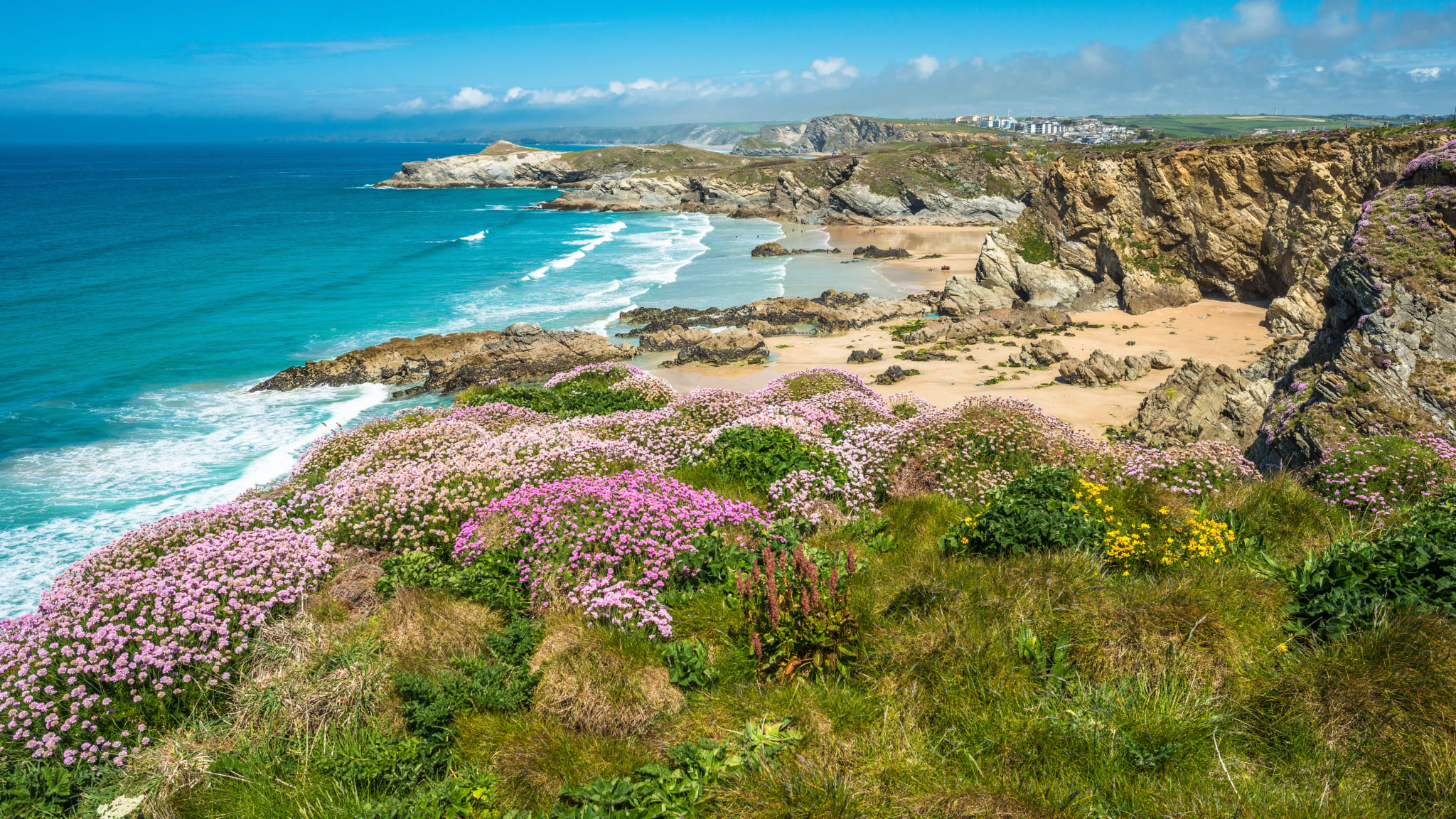 Küstenlandschaft mit Newquay Beach in North Cornwall, England, Großbritannien